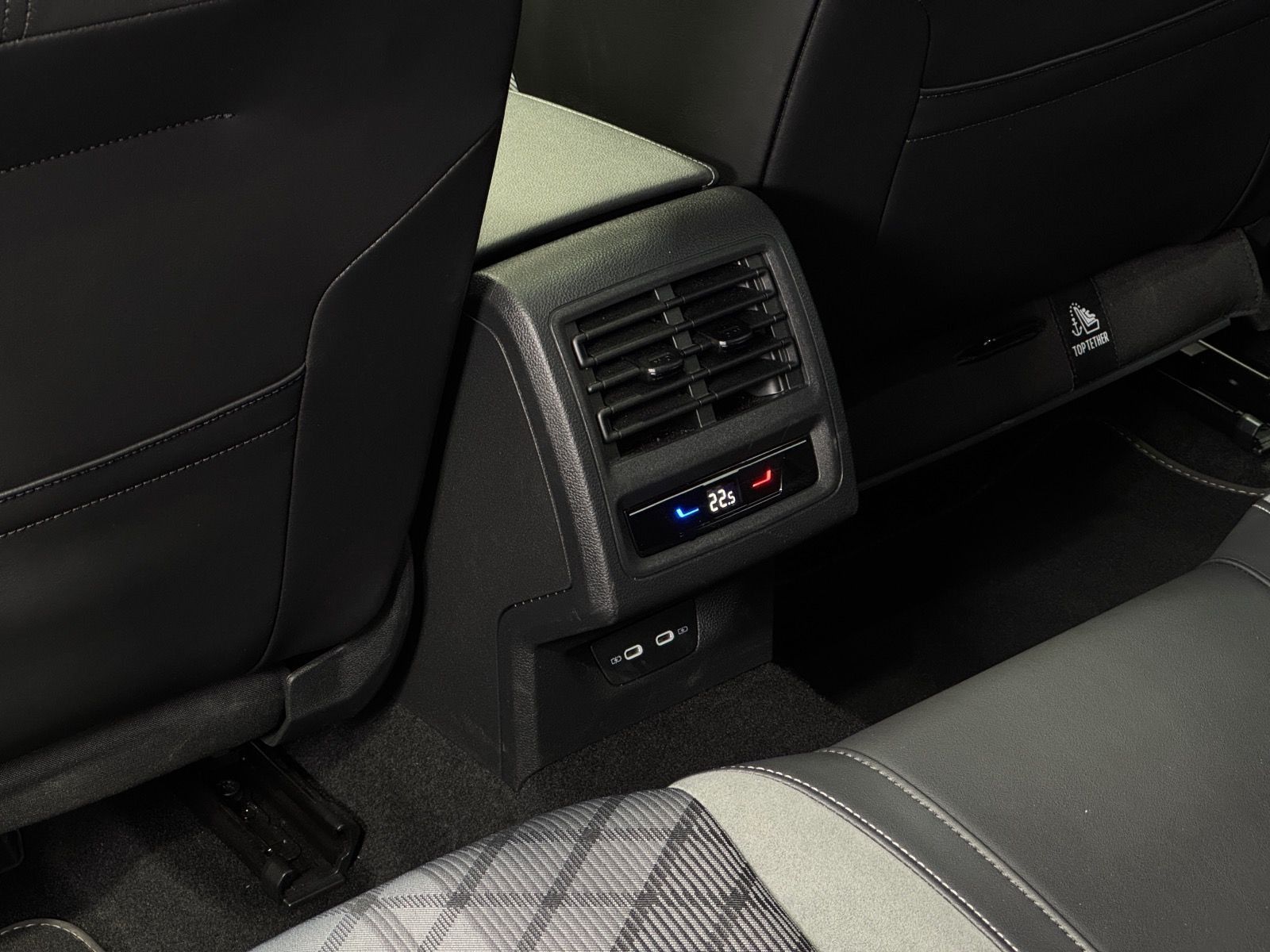 Volkswagen Golf R-Line 1.5 eTSI DSG - Samsaru's Car Outlet