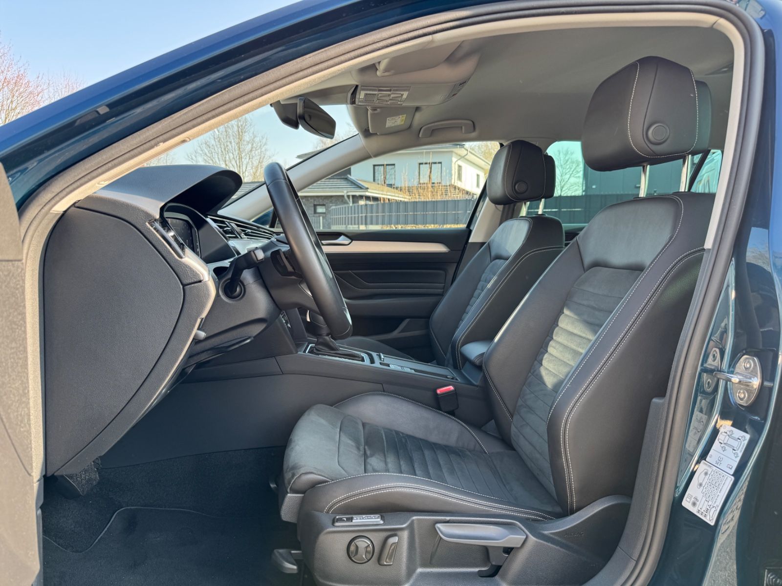 Volkswagen Passat Variant 2.0 TSI R-Line - Samsaru's Car Outlet