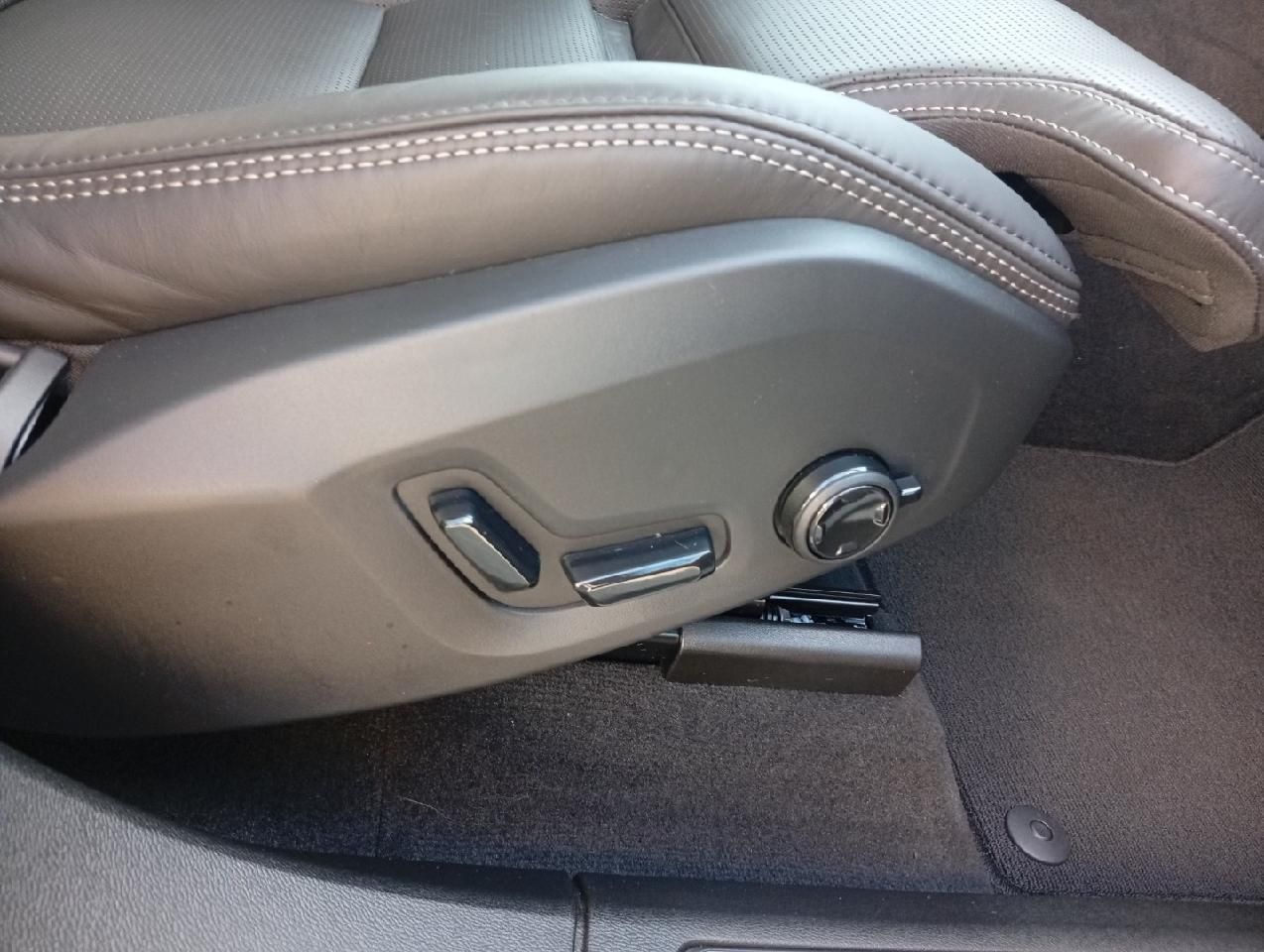 Volvo XC60 T8 Ultra Dark Plug-In Hybrid AWD/B&W/AHK