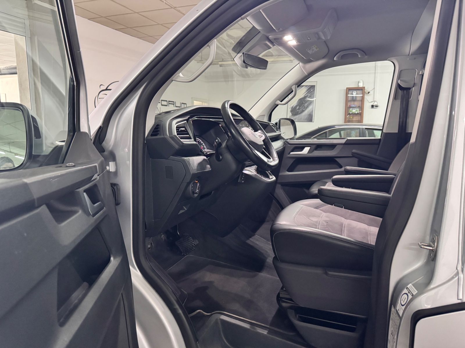 Volkswagen T6.1 Multivan 2.0 TDI DSG - Samsaru's Car Outlet