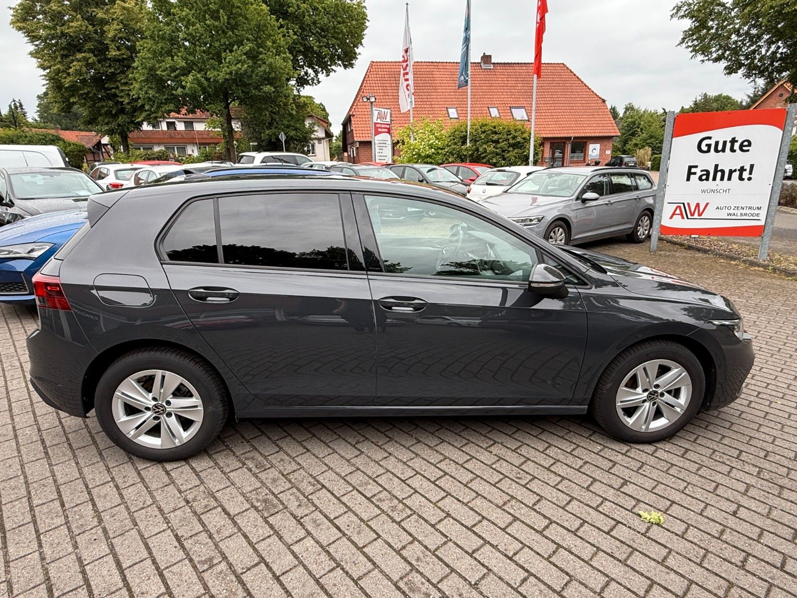 Volkswagen Golf VIII Life - Samsaru's Car Outlet