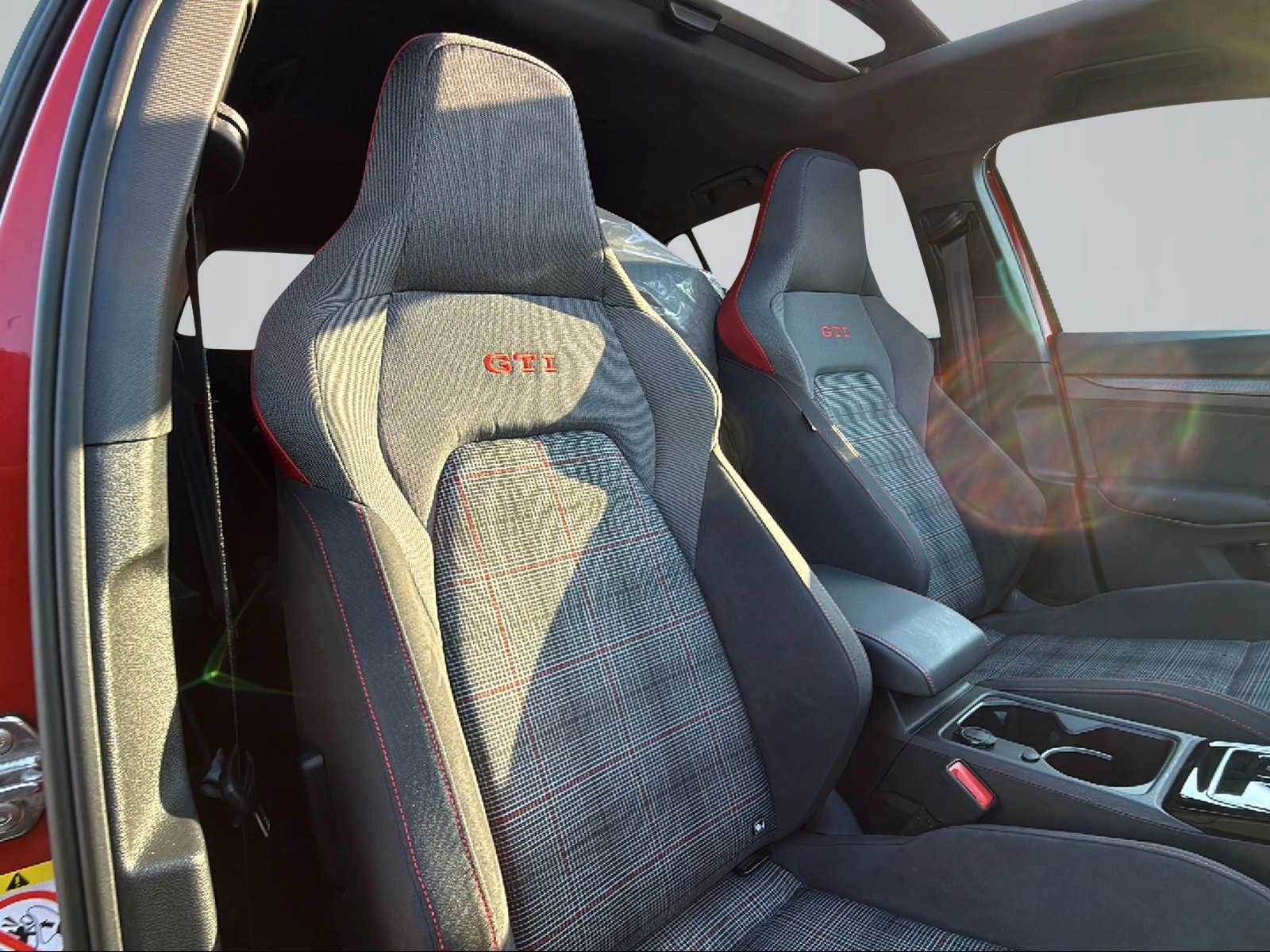 Volkswagen Golf VIII Lim. GTI Matrix | DCC | Pano | Harman