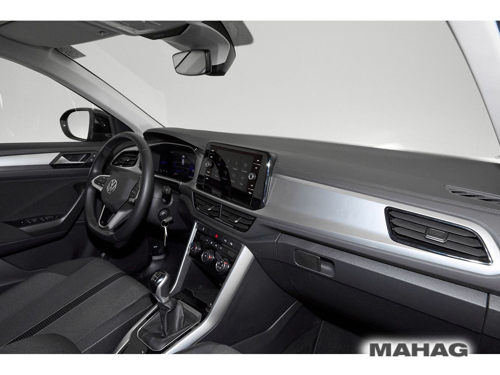 Volkswagen T-ROC 1.0 TSI Life - Samsaru's Car Outlet