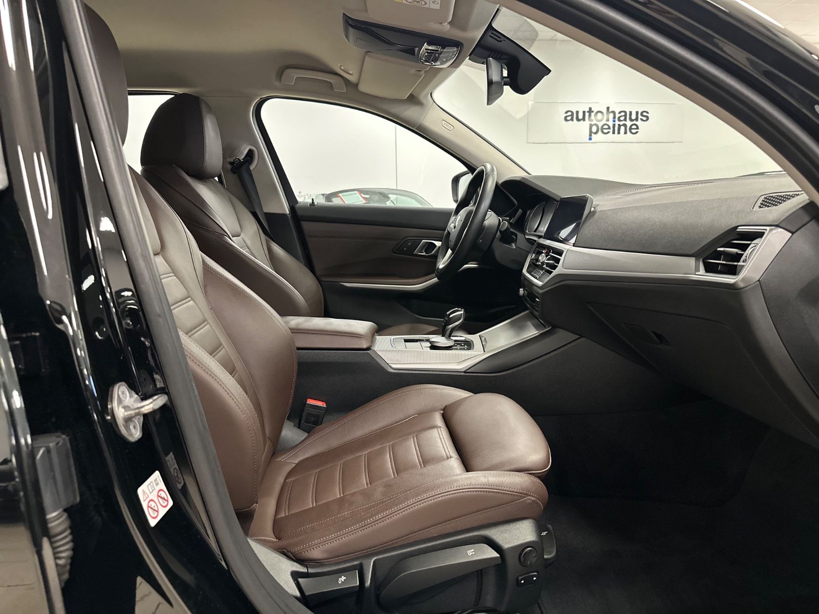 BMW 320d LivCP+ - Samsaru's Car Outlet