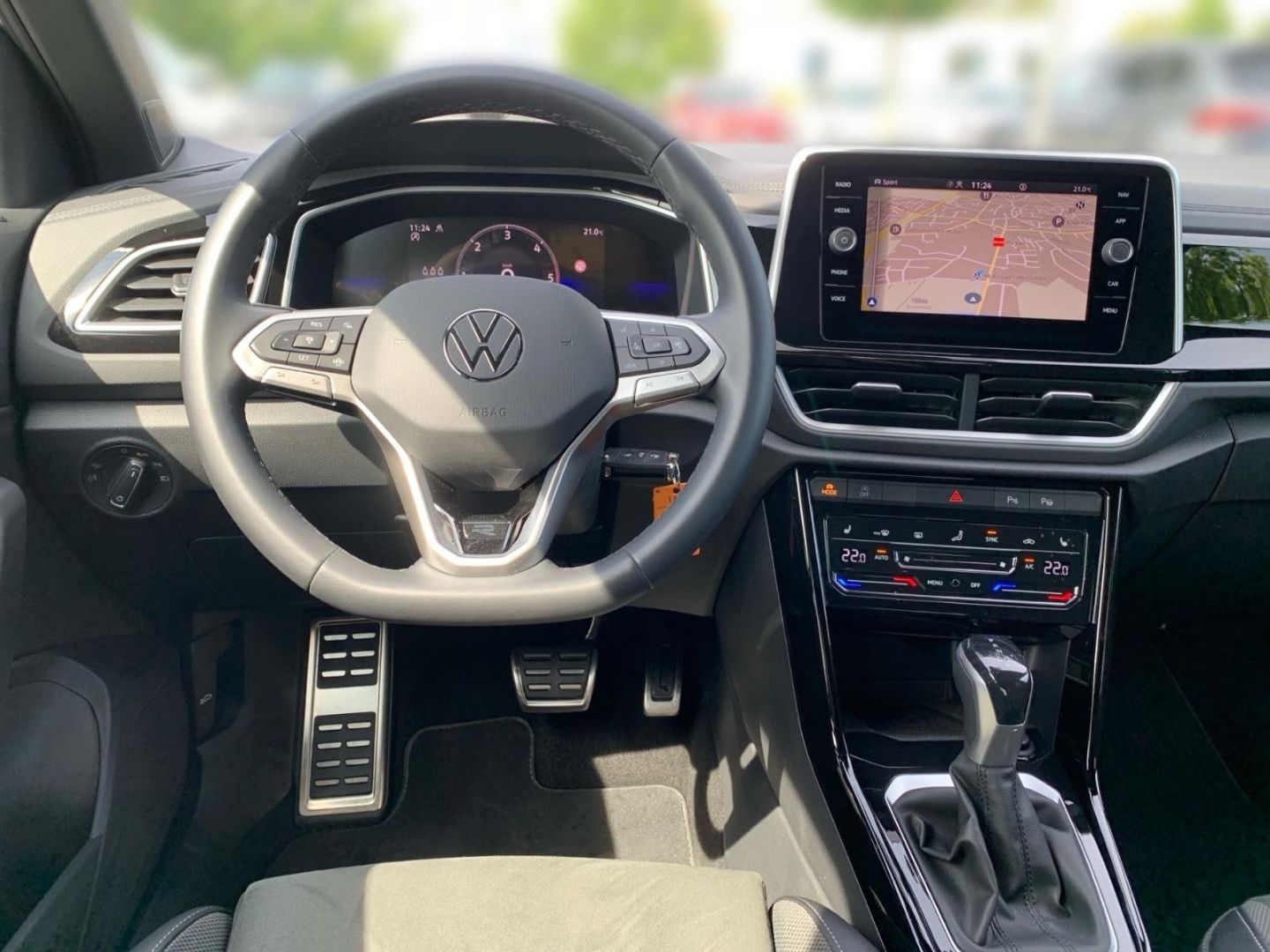Volkswagen T-Roc 2.0 TDI R-Line - Samsaru's Car Outlet