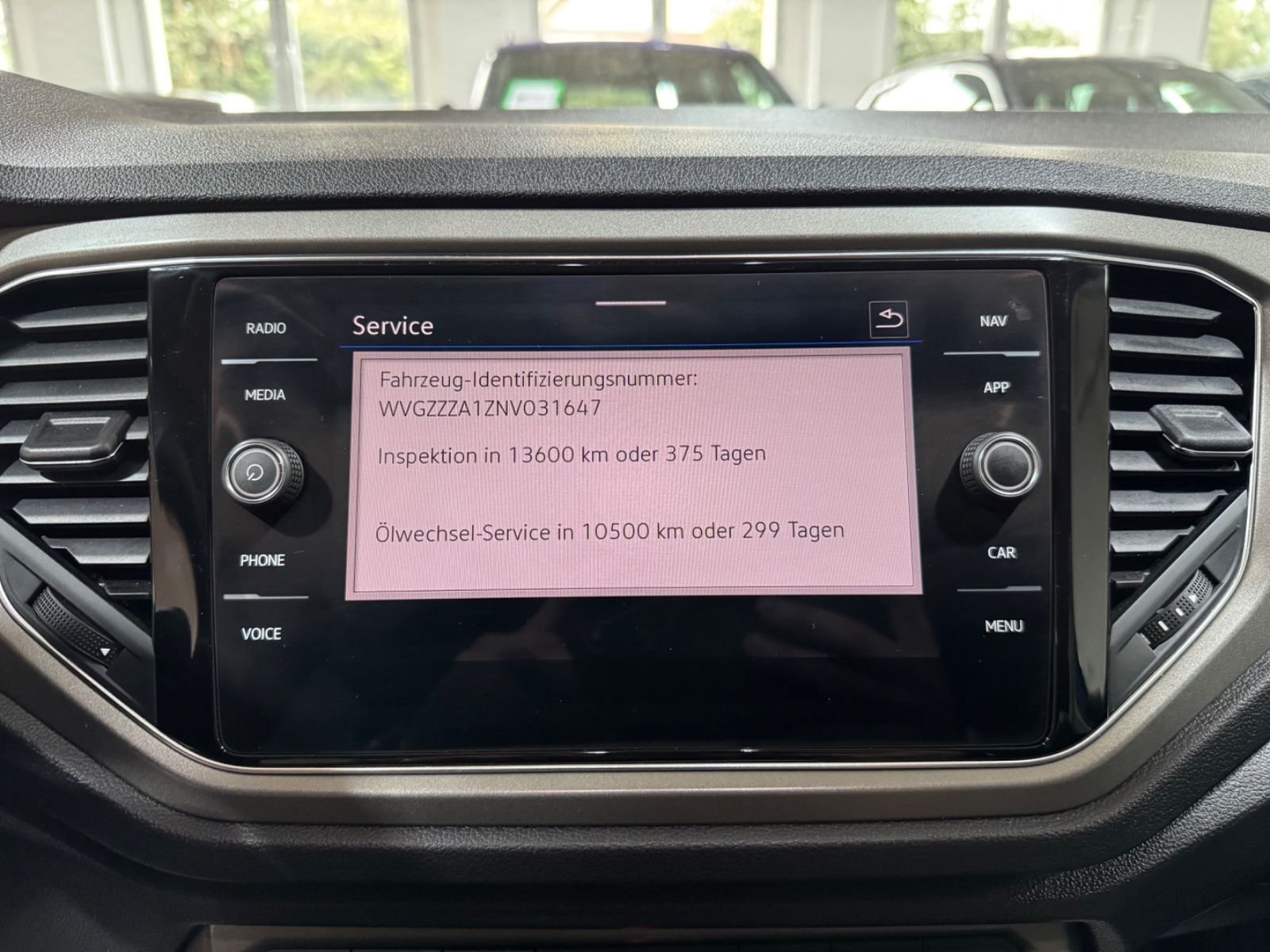 Volkswagen T-Roc Style 2.0 TDI DSG - Samsaru's Car Outlet