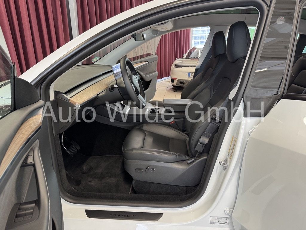 Tesla Model Y Basis RWD