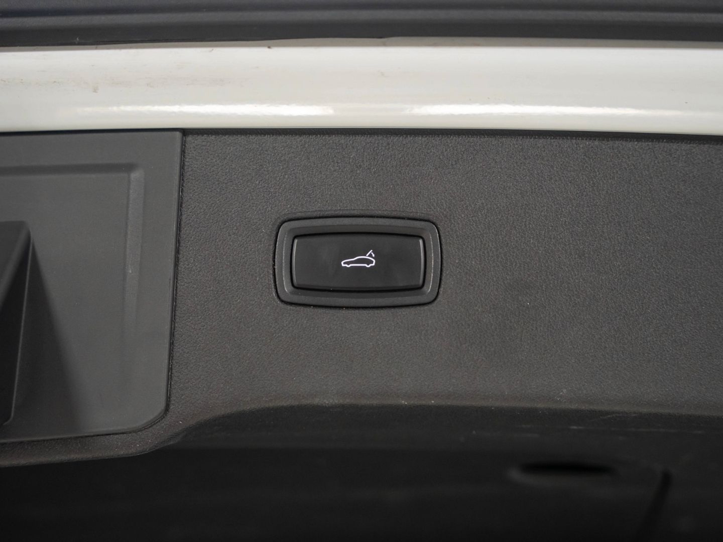 Porsche Cayenne E-Hybrid Beifahrerdisplay Massagesitze