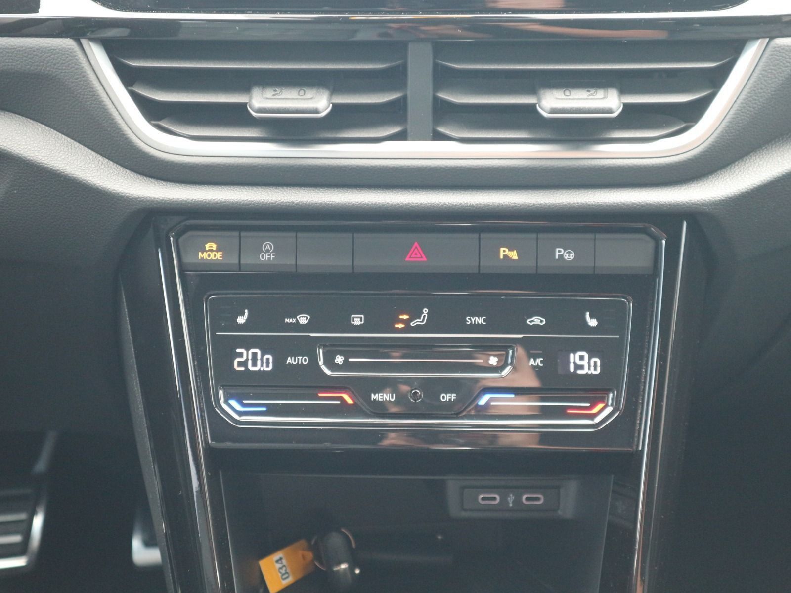 Volkswagen T-Roc R-Line 1.5 TSI DSG - Samsaru's Car Outlet