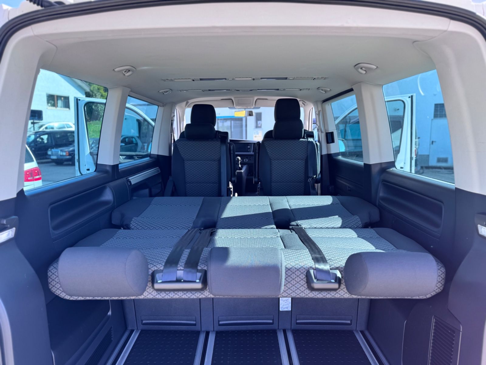 Volkswagen T6.1 Multivan - Samsaru's Car Outlet