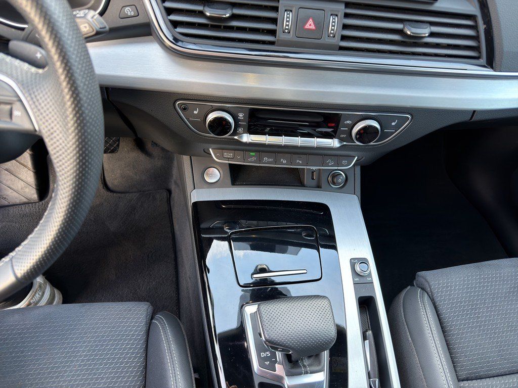 Audi Q5 55 TFSIe qu S tronic S line AHK MMI Navi plus