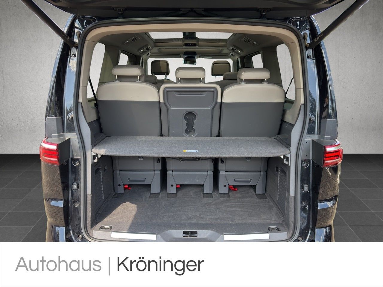 Volkswagen T7 Multivan Style - Samsaru's Car Outlet