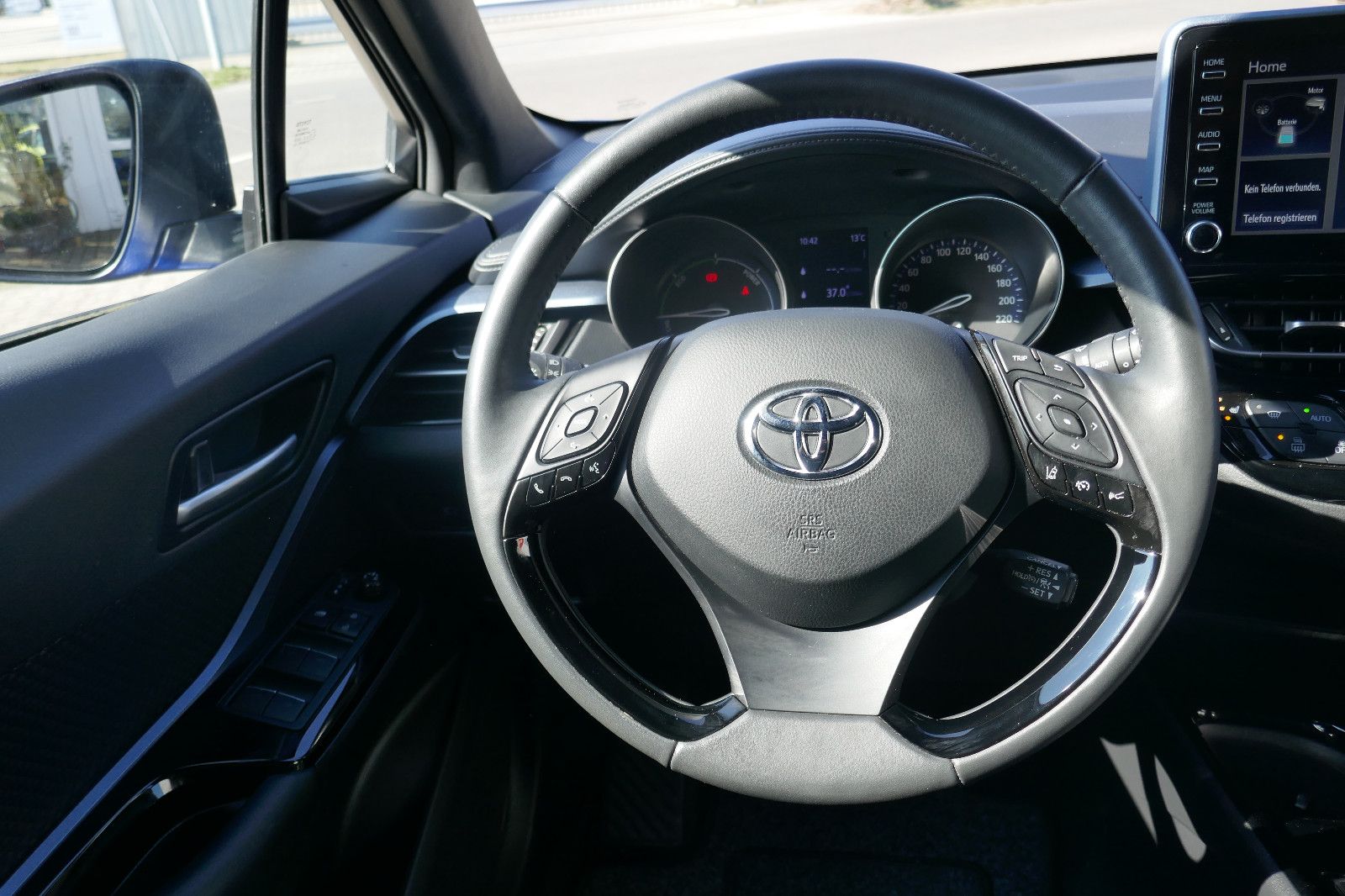 Toyota C-HR 2.0l Hybrid Team - Samsaru's Car Outlet