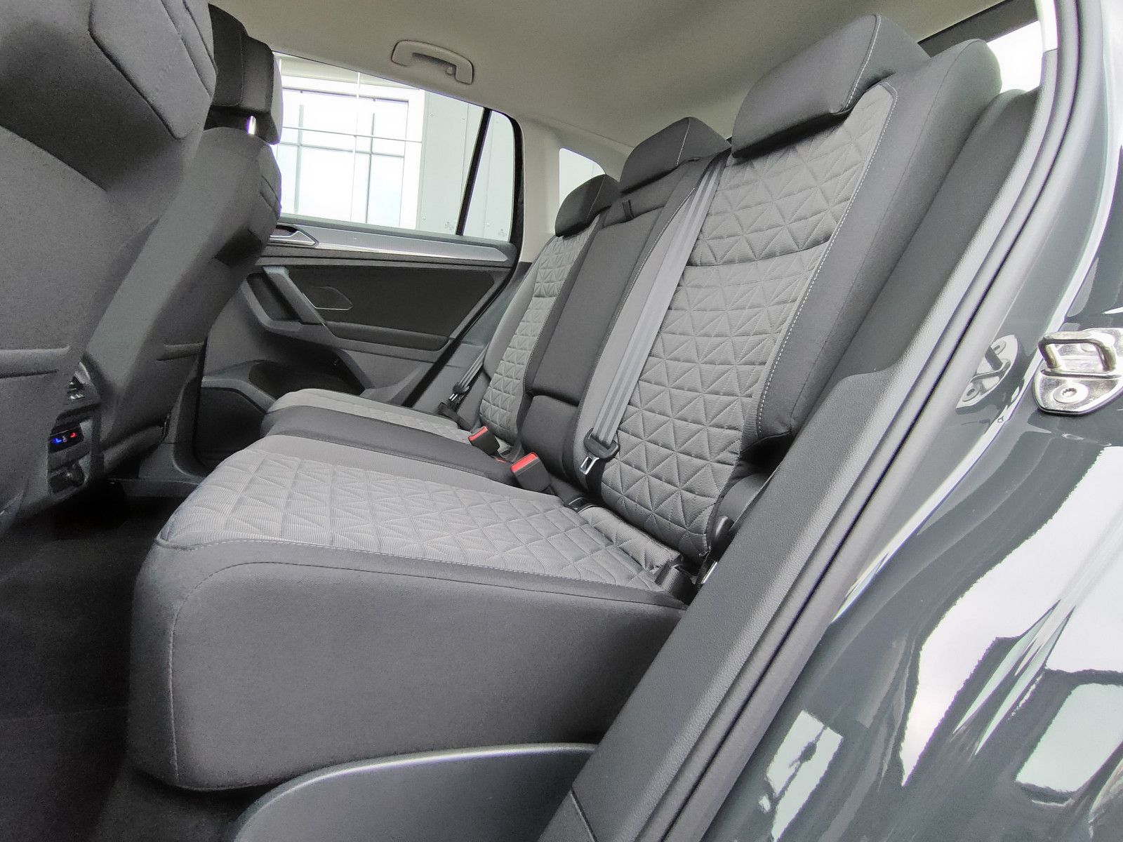 Volkswagen Tiguan 1.5 TSI Life DSG - Samsaru's Car Outlet