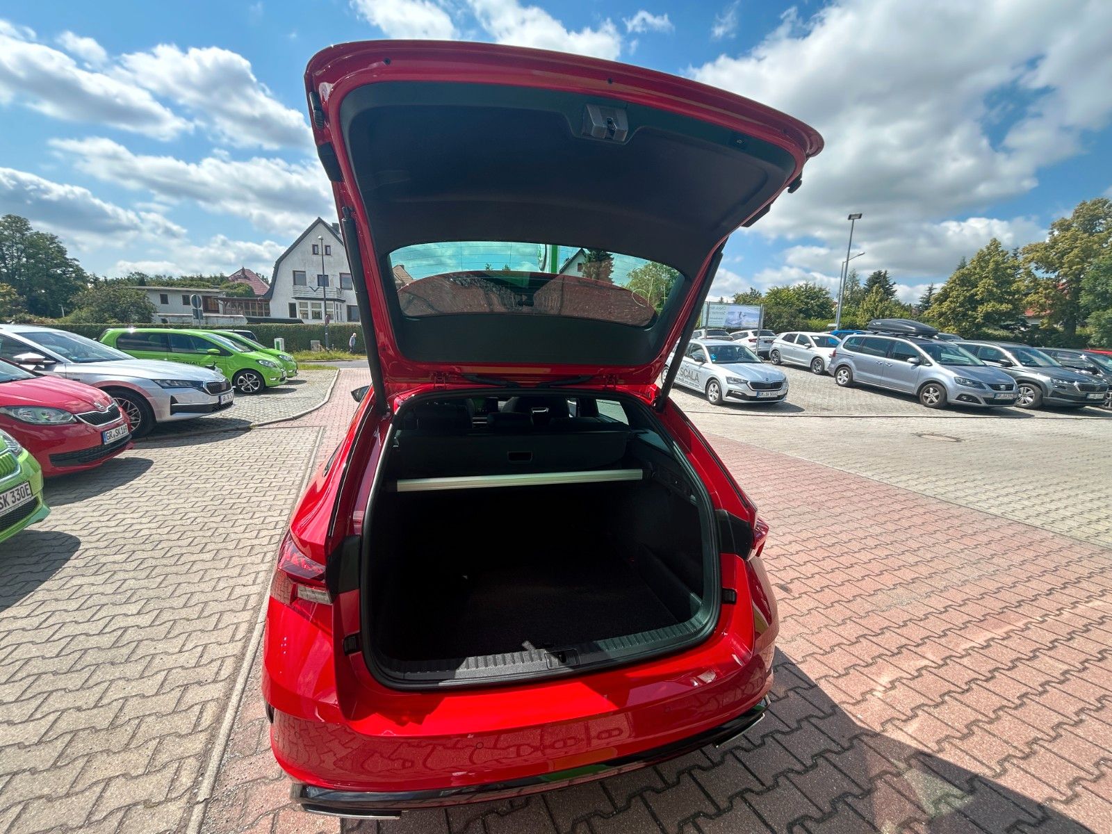 Skoda OCTAVIA Combi RS Plus - Samsaru's Car Outlet