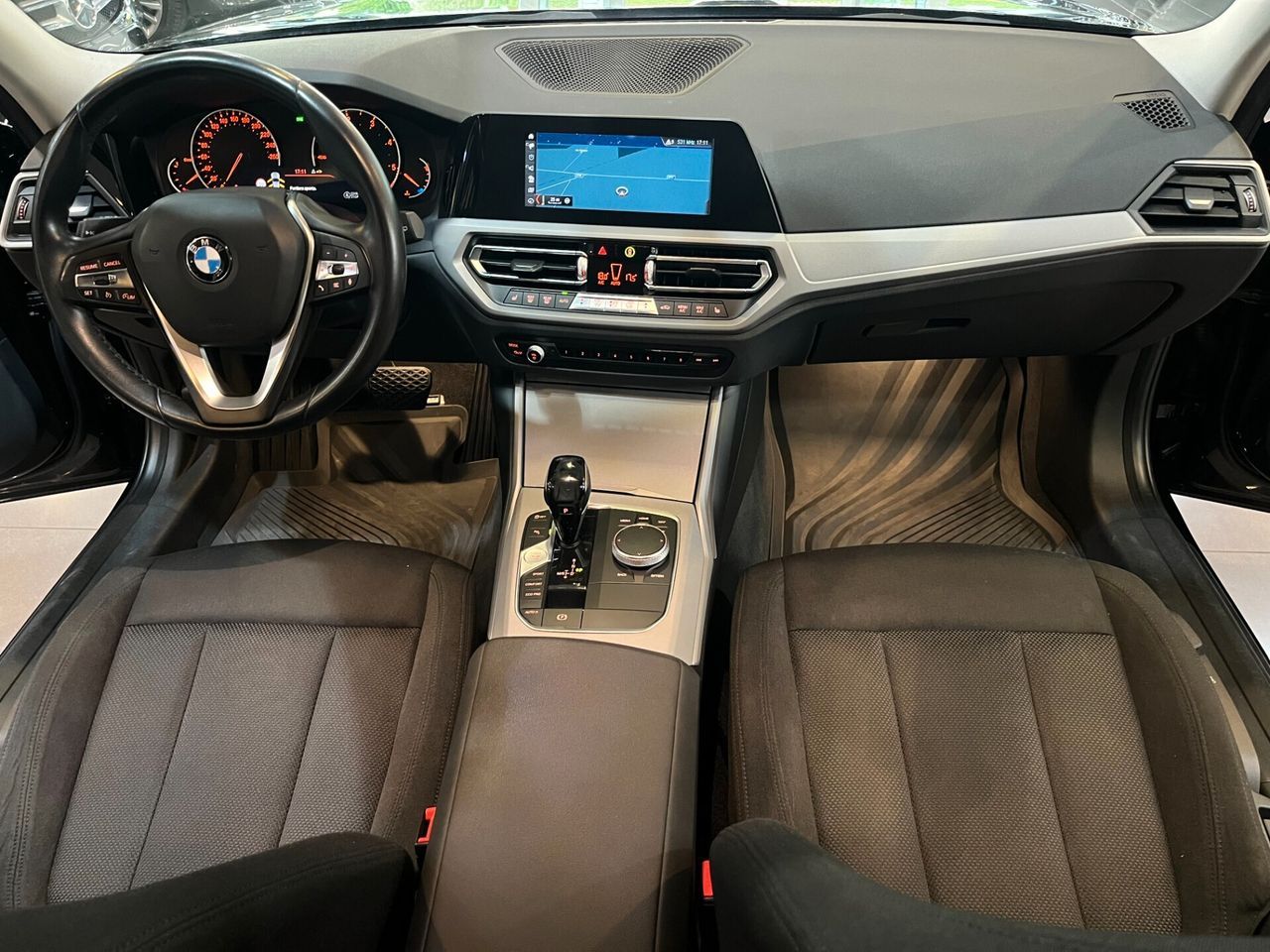 BMW 320d Touring xDrive Business - Samsaru's Car Outlet