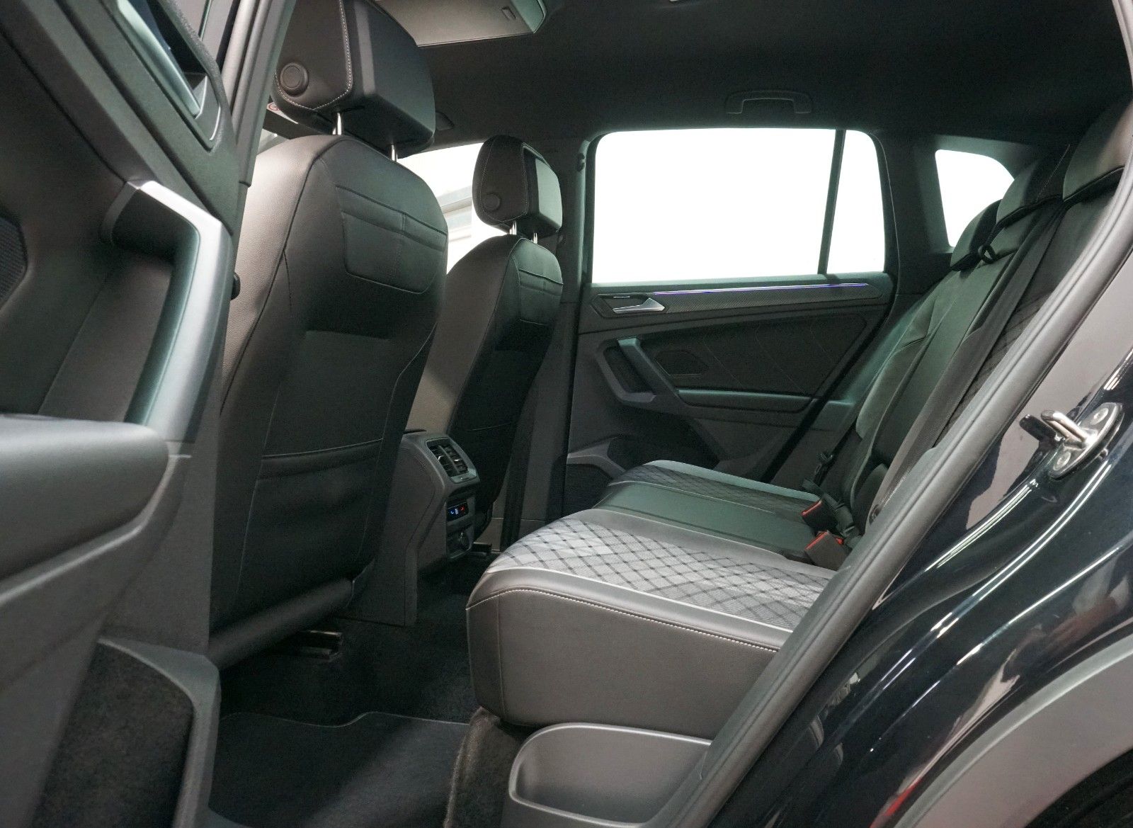 Volkswagen Tiguan R-Line 4Motion 2.0 TDI*IQ.Light*AHK*RfK