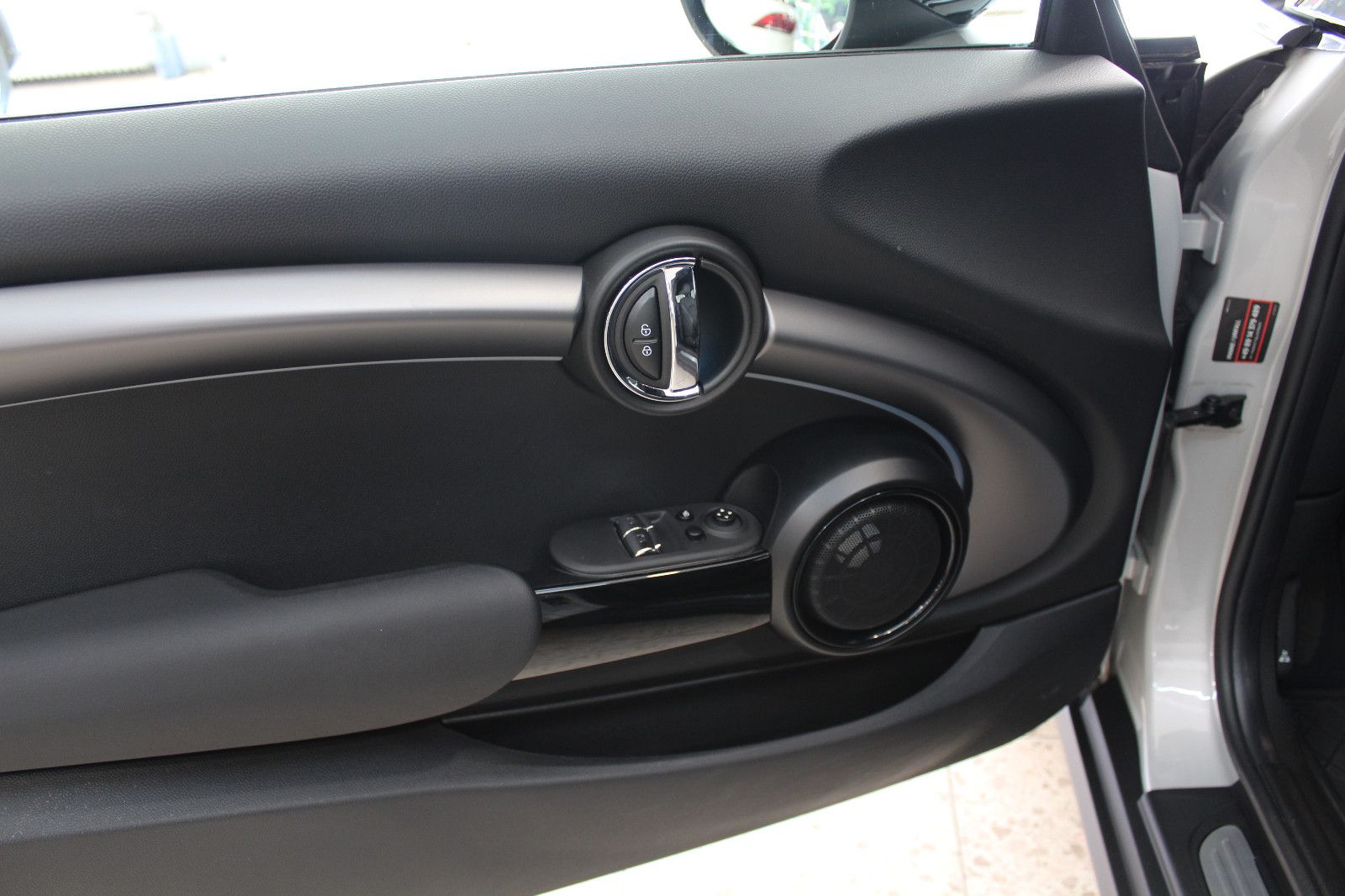 MINI COOPER SE Yours Trim Edition - Samsaru's Car Outlet