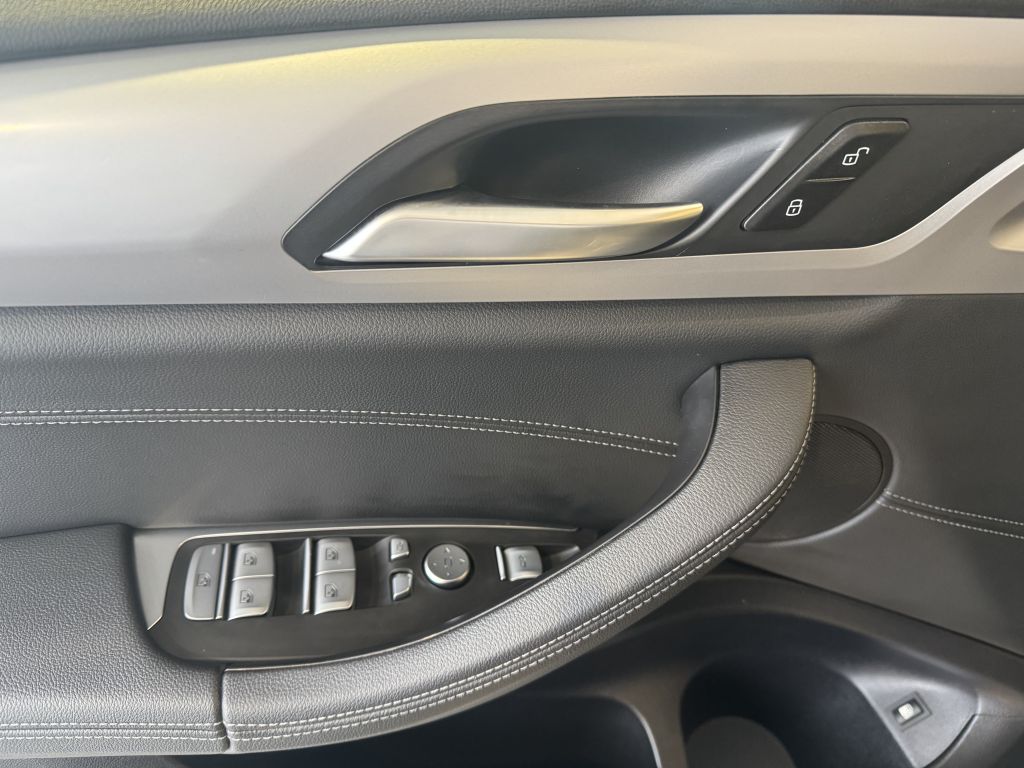 BMW X3 xDrive30e PANO+KAM+KOMF+HUD+HIFI+DAB+LEDer+AL