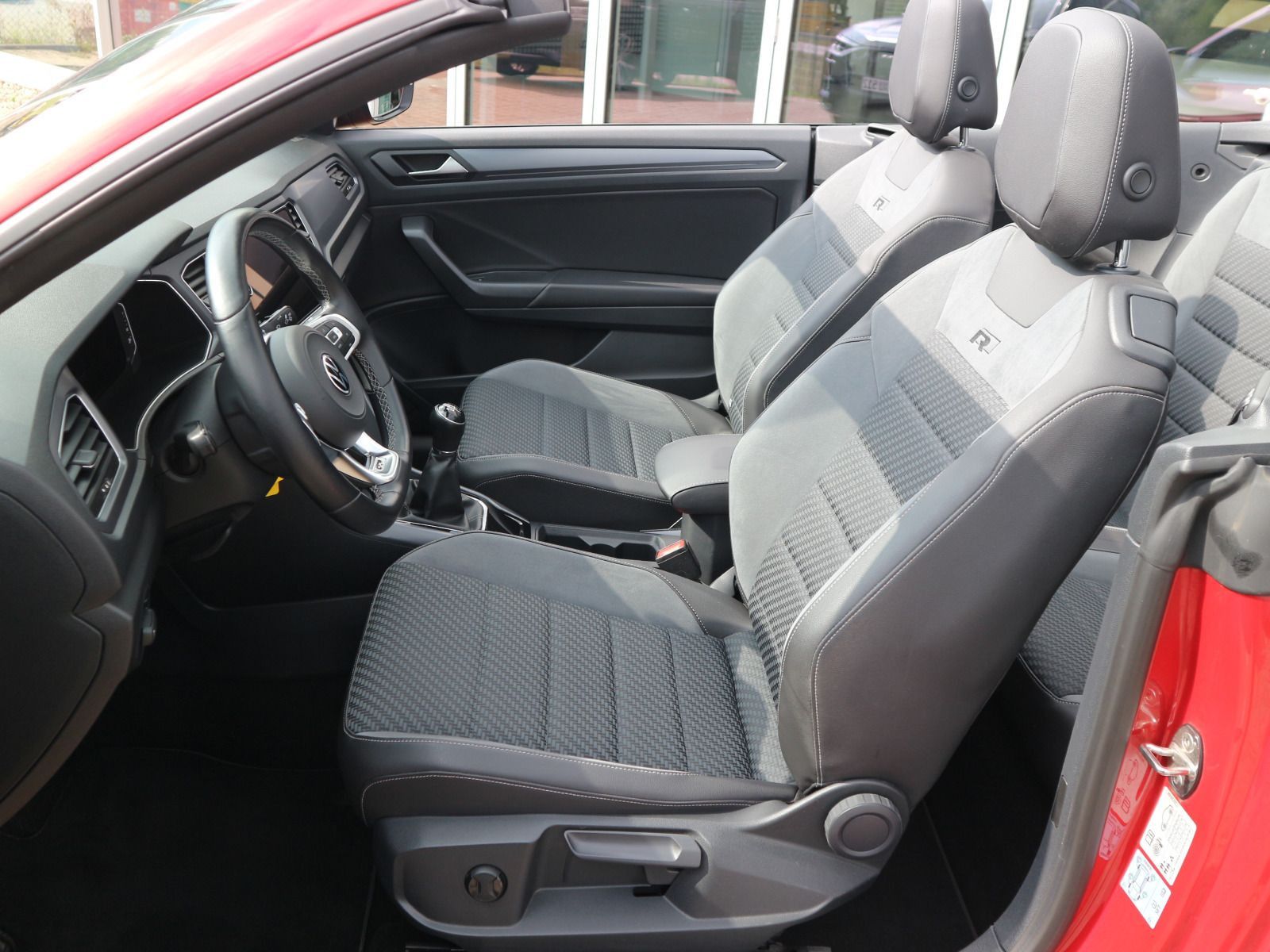 Volkswagen T-Roc R-Line 1.5 TSI - Samsaru's Car Outlet