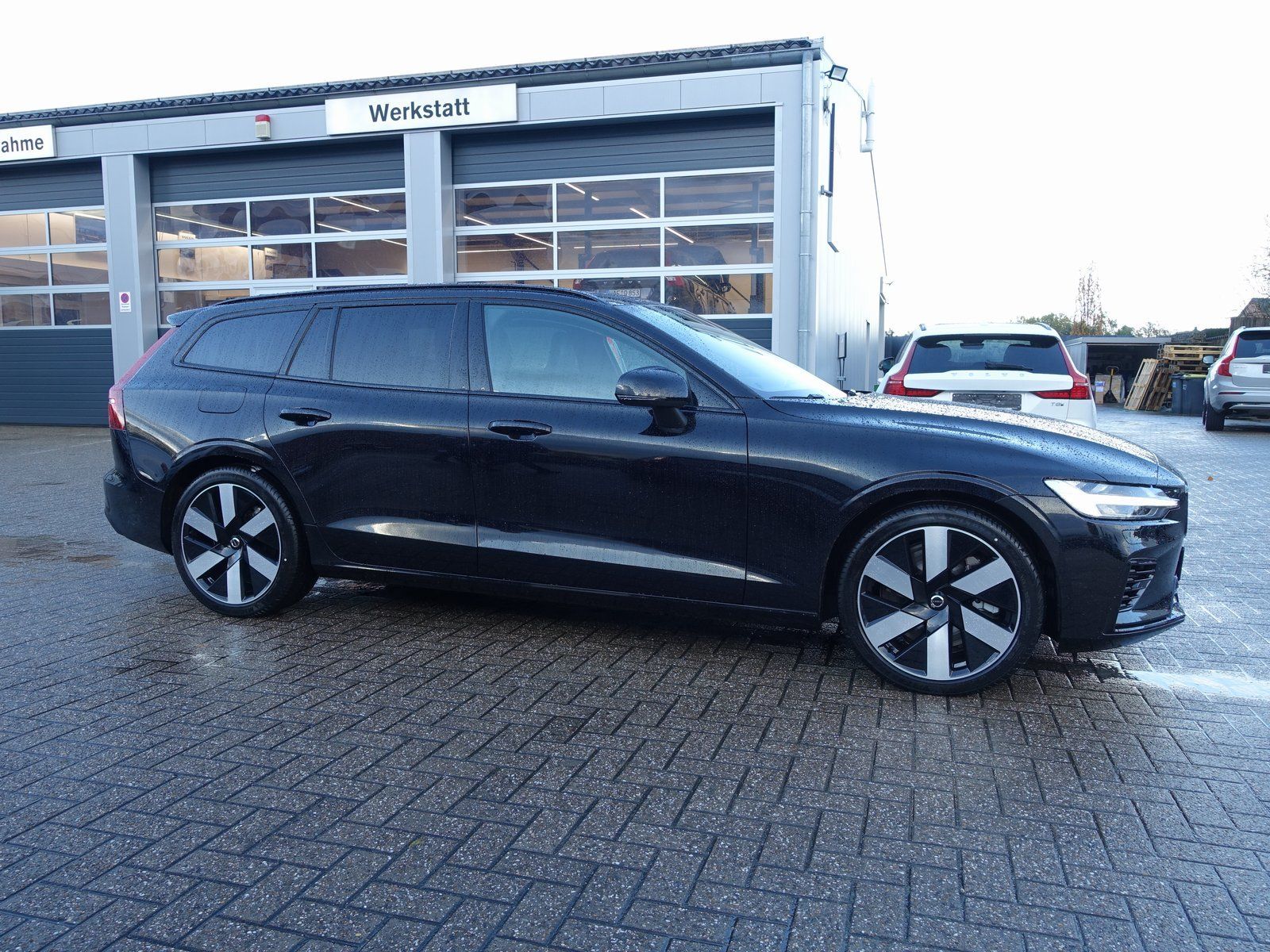 Volvo V60 Ultra Dark T8 AWD Plug-in Hybrid/360/B&W/AHK