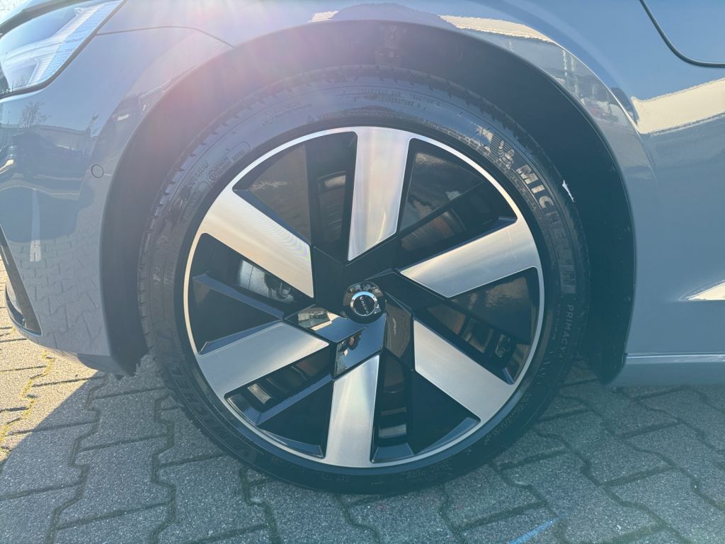 Volvo S60 T8 Recharge AWD Ultimate Dark 360° Bowers &
