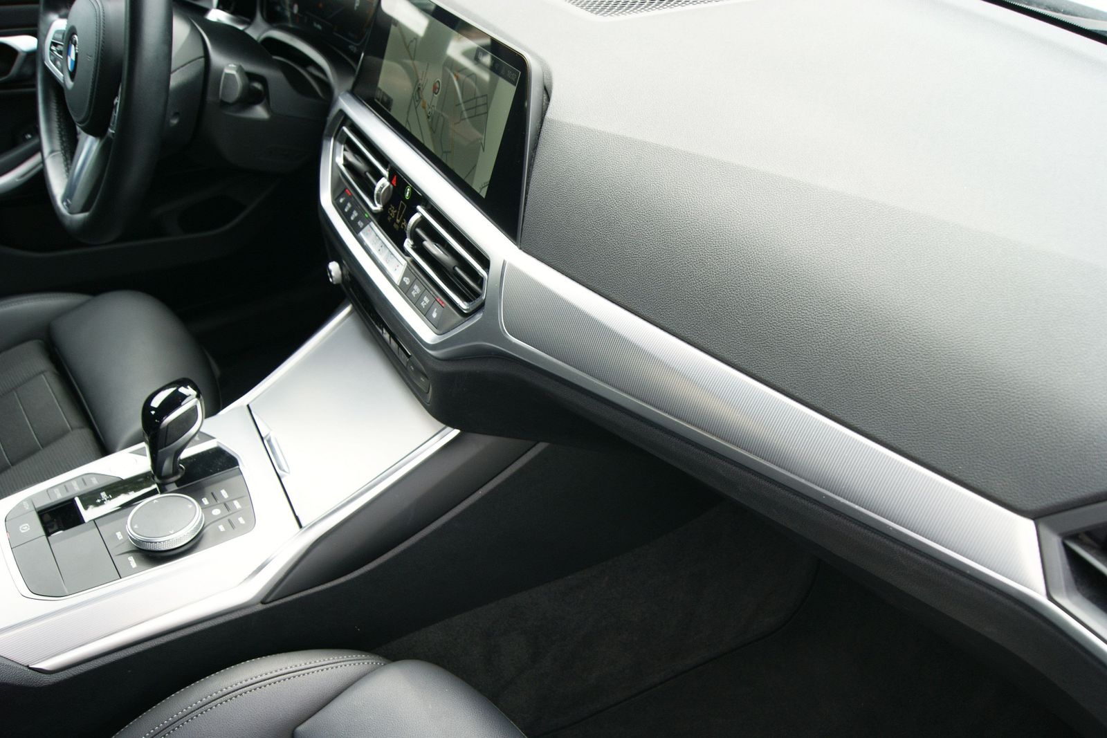 BMW 320d LIM SPORT-LINE - Samsaru's Car Outlet