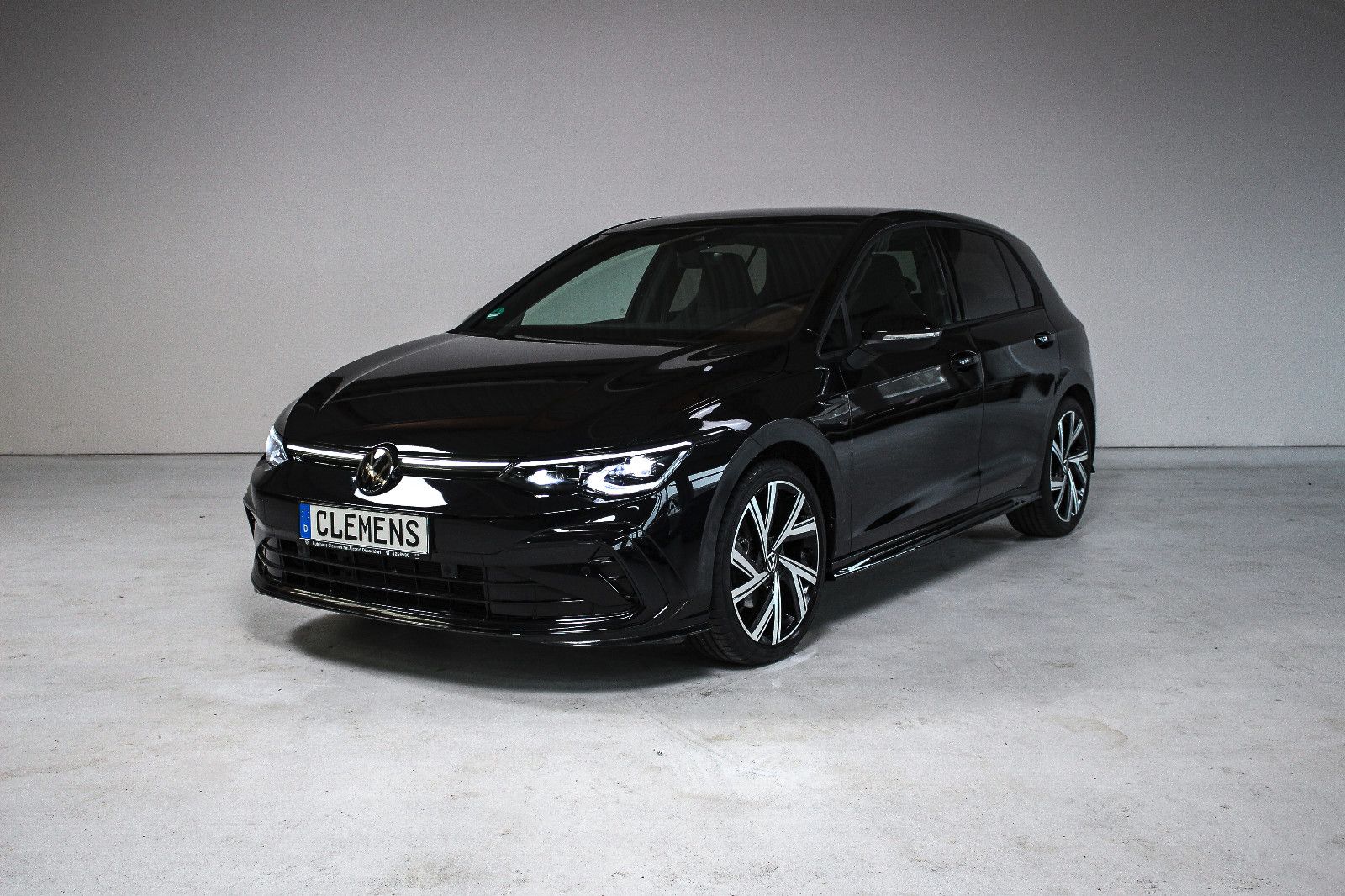 Volkswagen Golf R-Line Black - Samsaru's Car Outlet