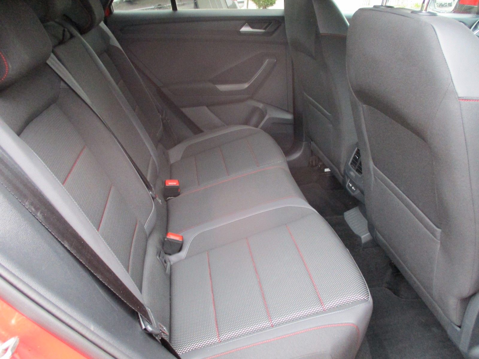 Volkswagen T-Roc Sport - Samsaru's Car Outlet