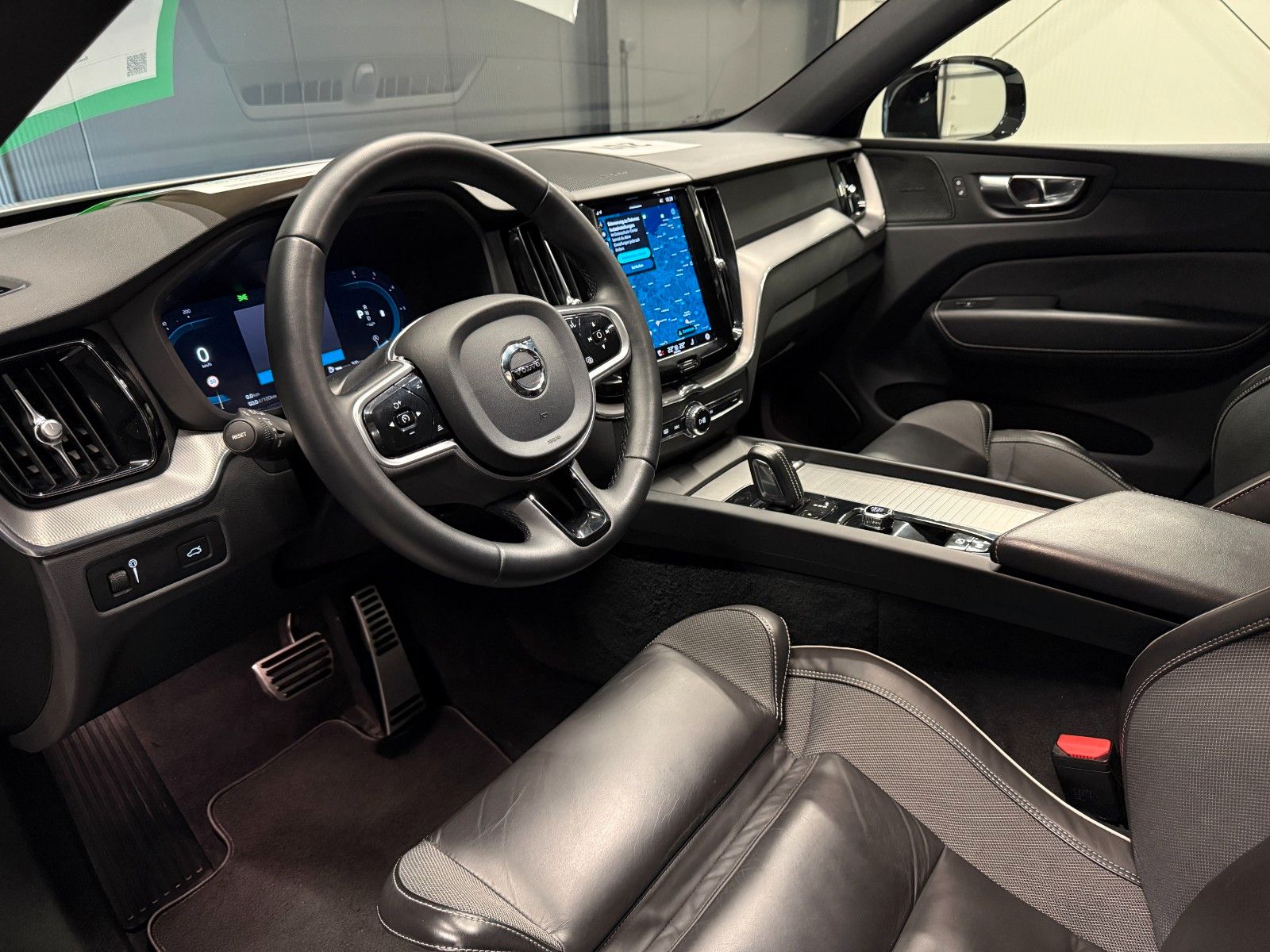 Volvo XC60 R-Design AWD *AHK*360*Standhzg*HIFI*