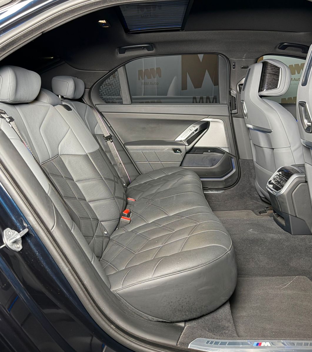 BMW 740 d xDrive M Sport Pano Sky Lounge