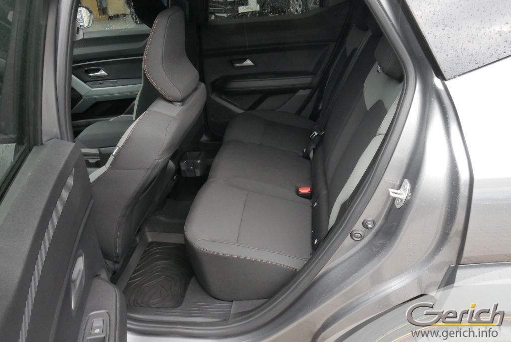 Dacia Duster Hybrid 140 Extreme - Samsaru's Car Outlet
