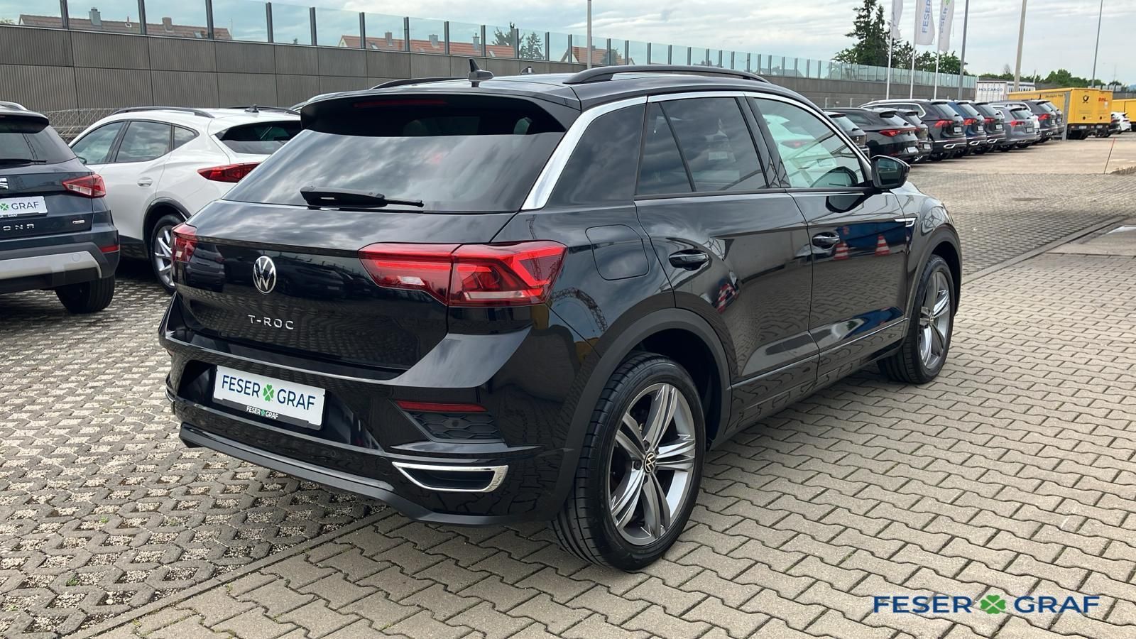 Volkswagen T-Roc 1.5 TSI DSG Sport R-Line - Samsaru's Car Outlet