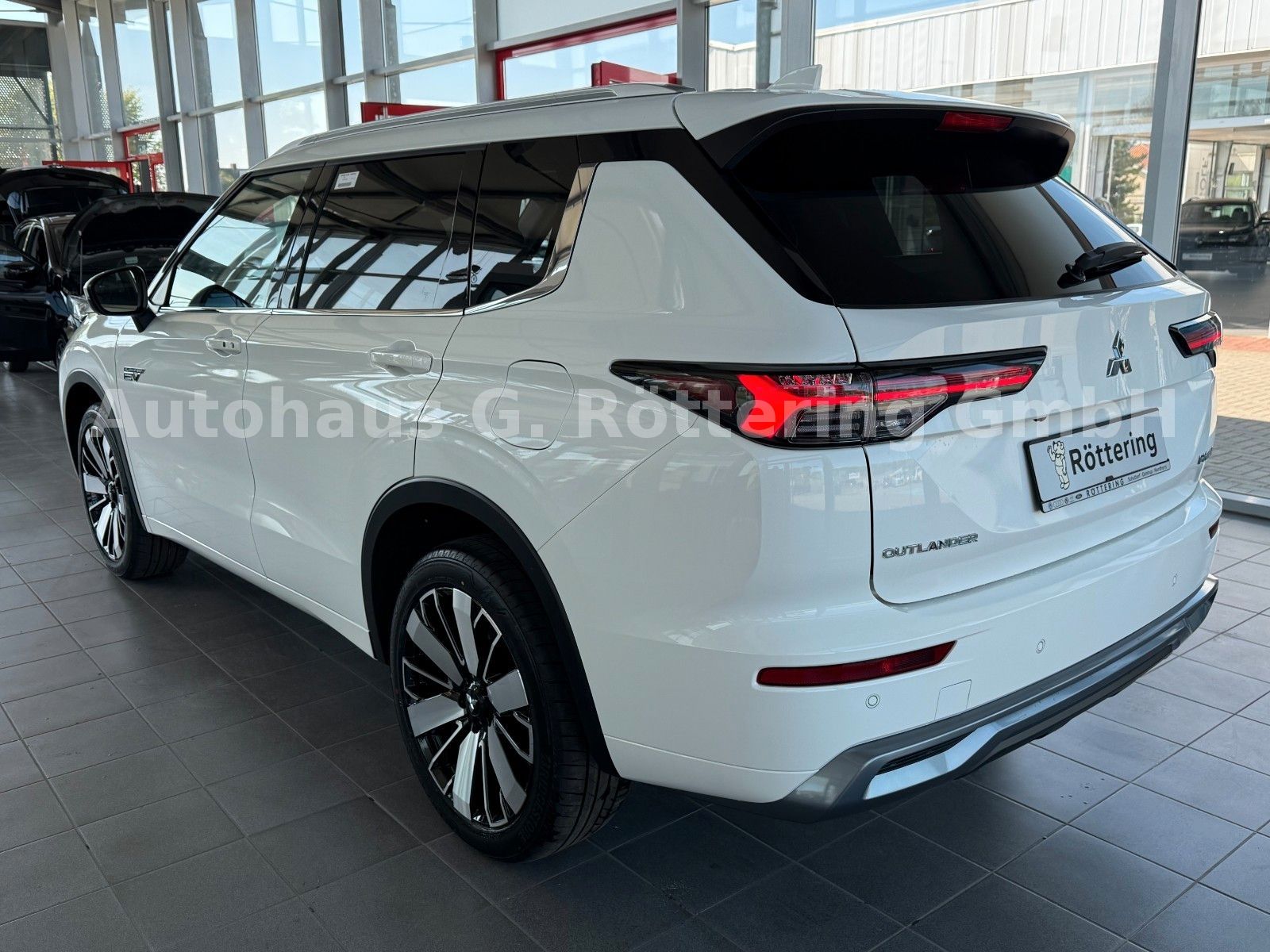 Mitsubishi Outlander Top 4WD PHEV Leder LED 4xSHZ 360° HUD