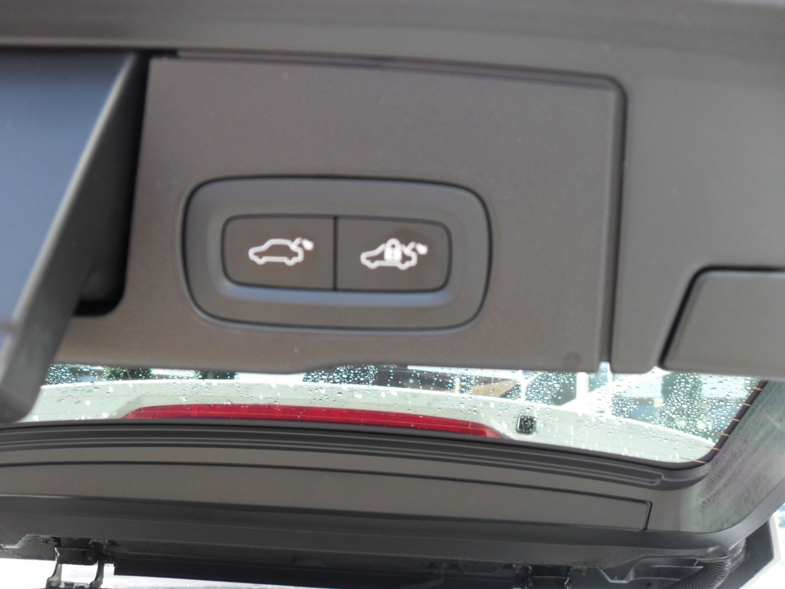 Volvo XC 60 B4 Plus Dark - Samsaru's Car Outlet