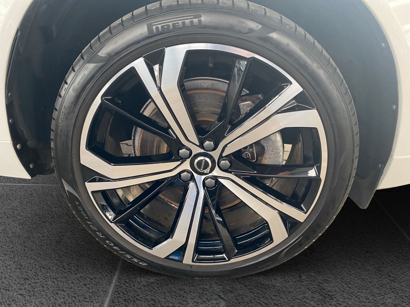 Volvo XC60 R-Design AHK Kamera LED