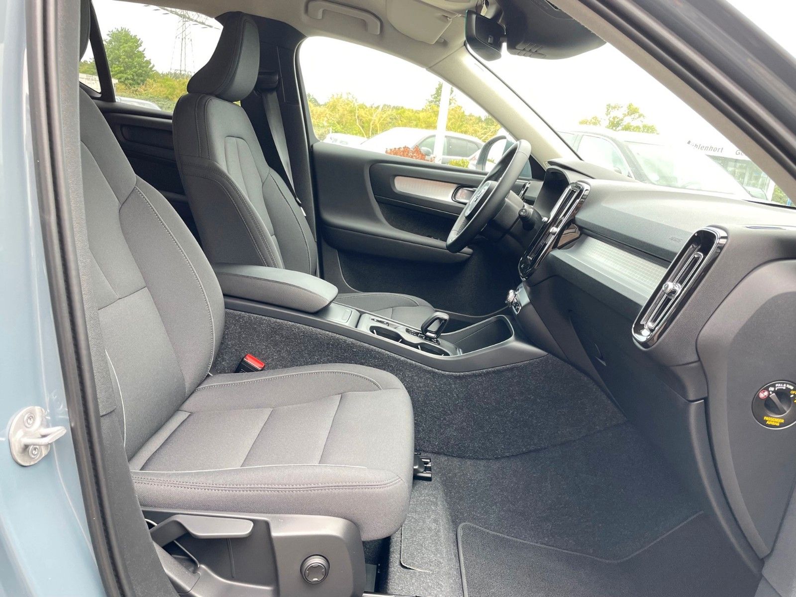 Volvo XC40 T3 Geartr. MOMENTUM PRO-AHK-Cam-Pilot-Keyl