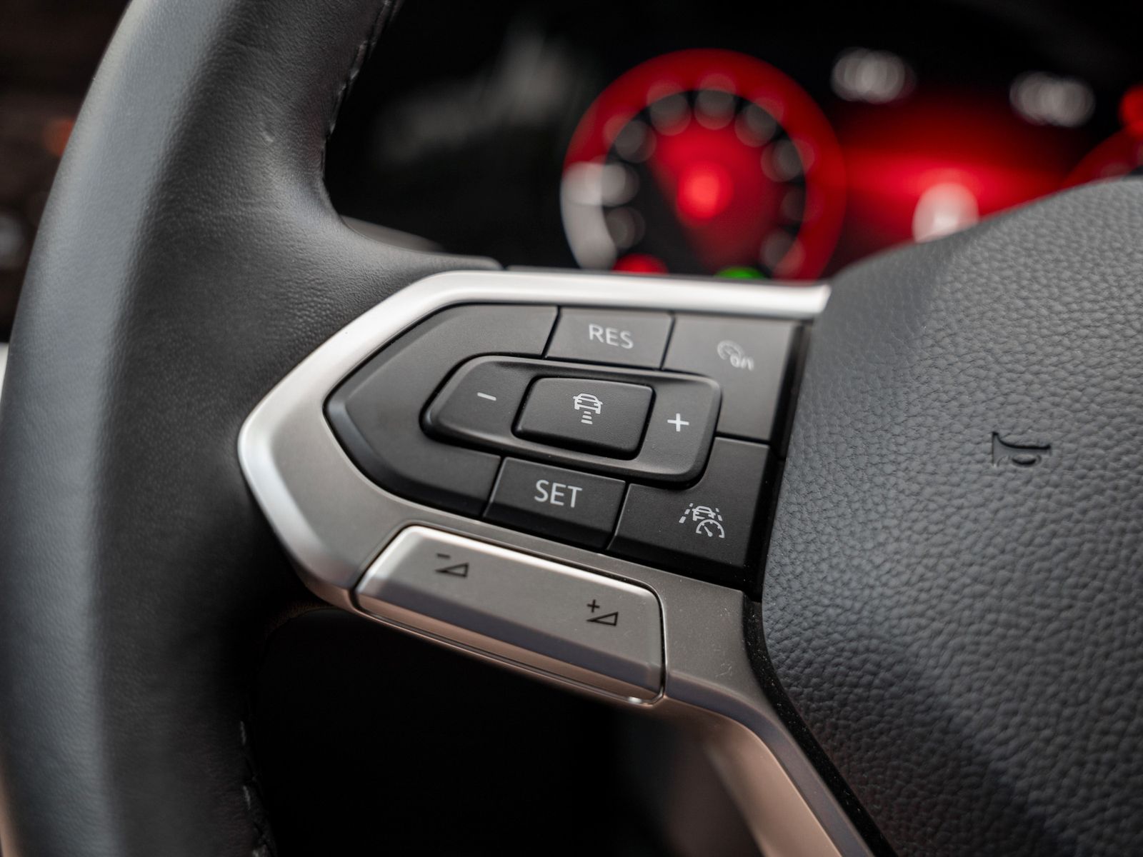 Volkswagen Golf Life 1.5 eTSI DSG - Samsaru's Car Outlet