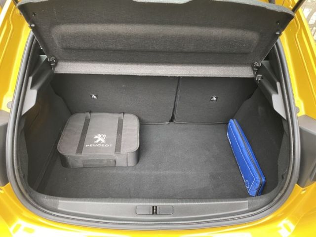 Peugeot e-208 Active - Samsaru's Car Outlet