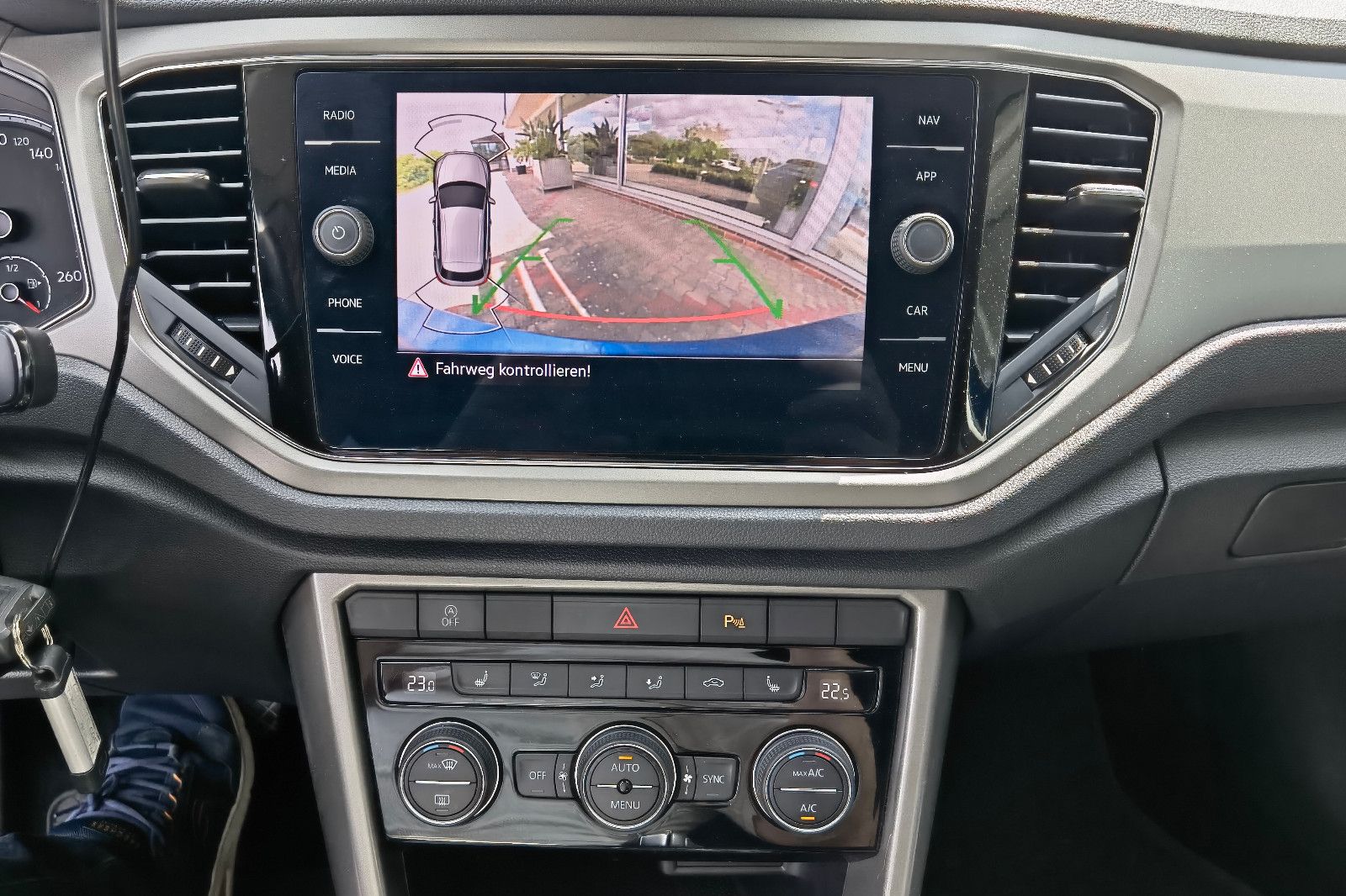 Volkswagen T-Roc 1.5TSI ACT DSG Style - Samsaru's Car Outlet