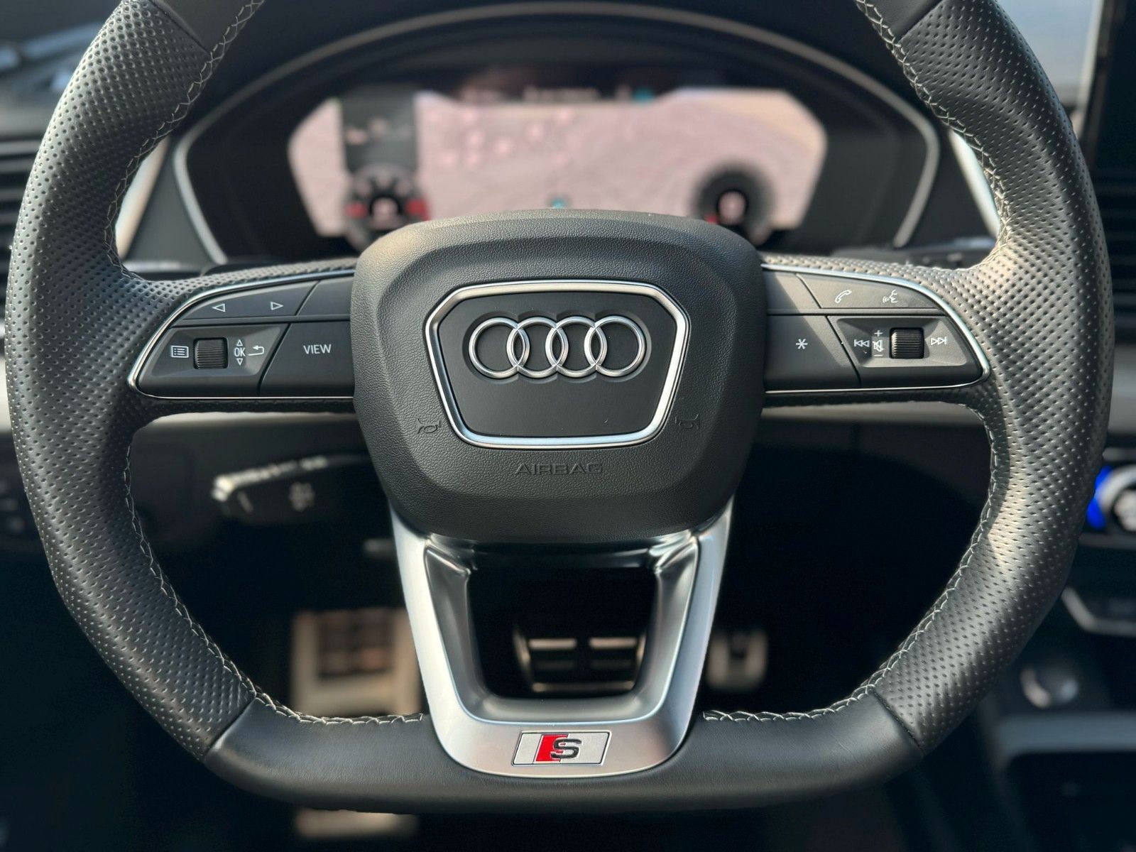 Audi Q5 40 TDI quattro S-line - Samsaru's Car Outlet