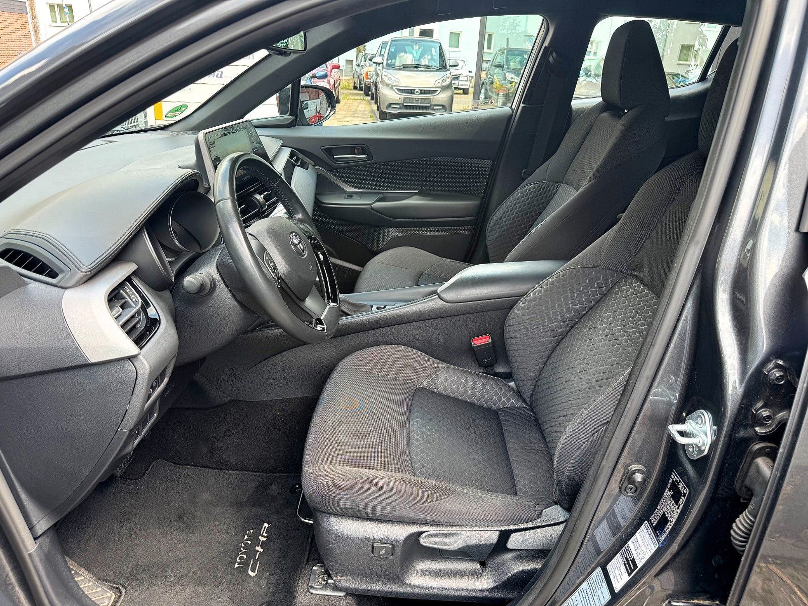 Toyota C-HR Hybrid Business Edition - Samsaru's Car Outlet