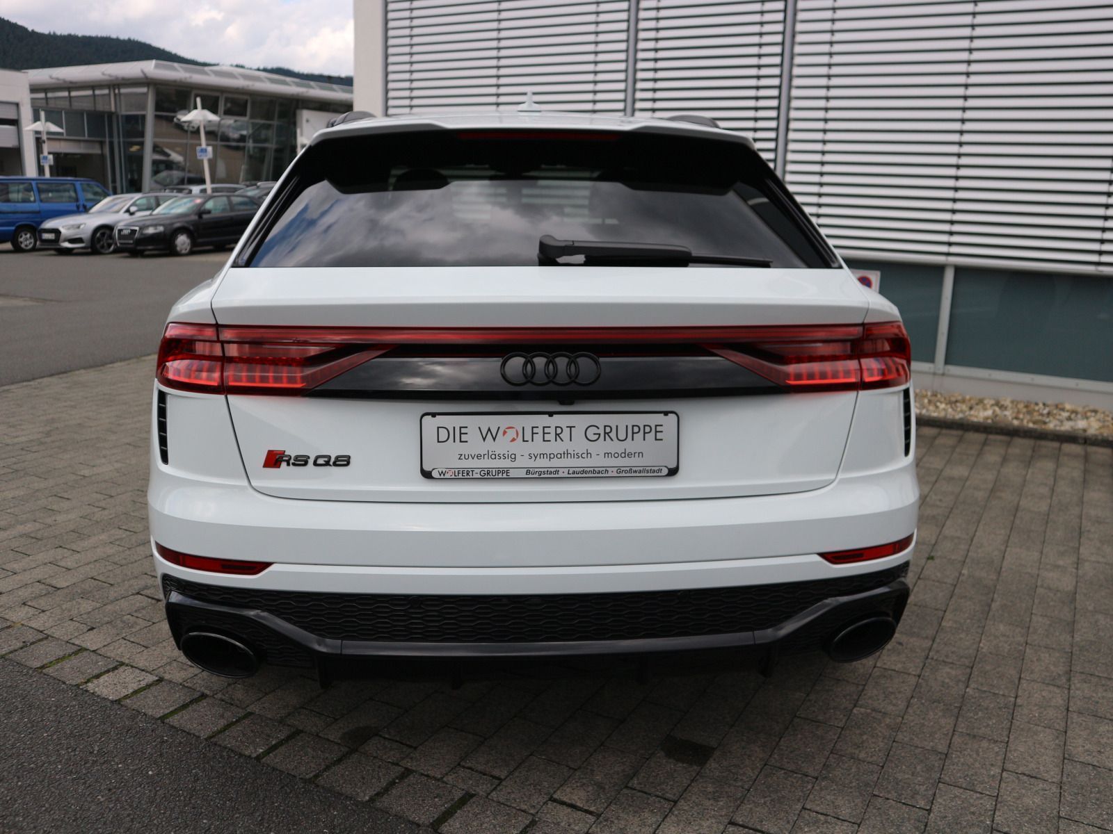 Audi RS Q8 quattro PANO+KERAMIK+AHK+HEADUP+ACC+MATRIX