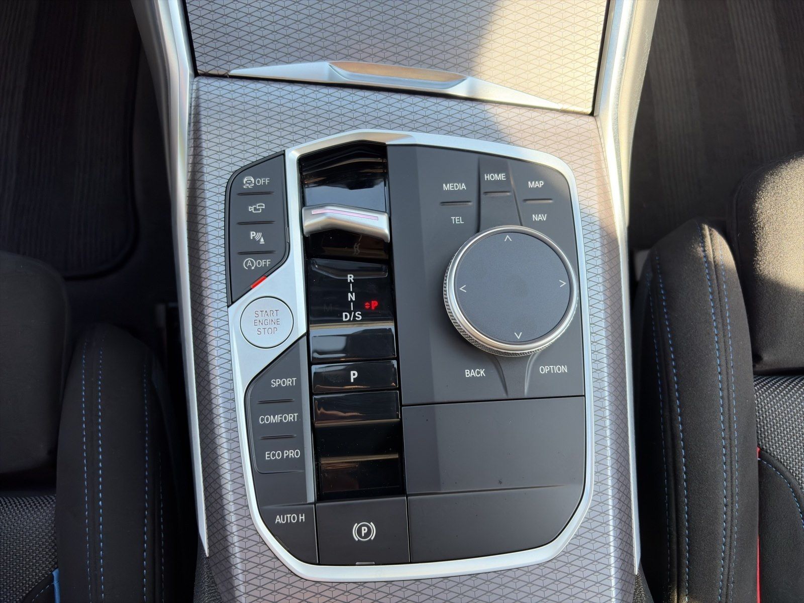 BMW 320i Touring M-Sport AHK HUD DrivAss. ACC ParkAs
