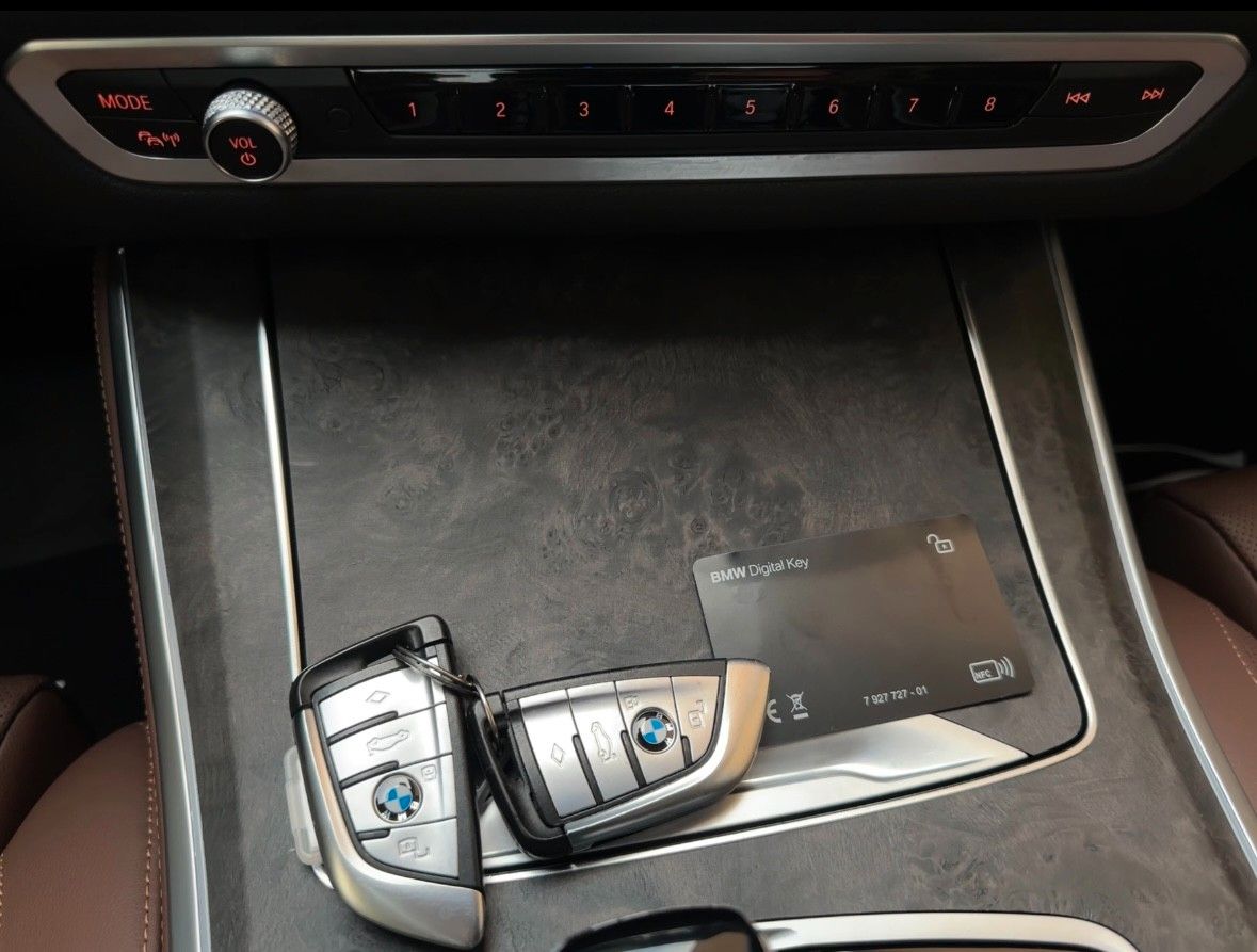 BMW X5 xDr45e PANO*Laser*Sitzkl*Massage*AHK*DA-Prof