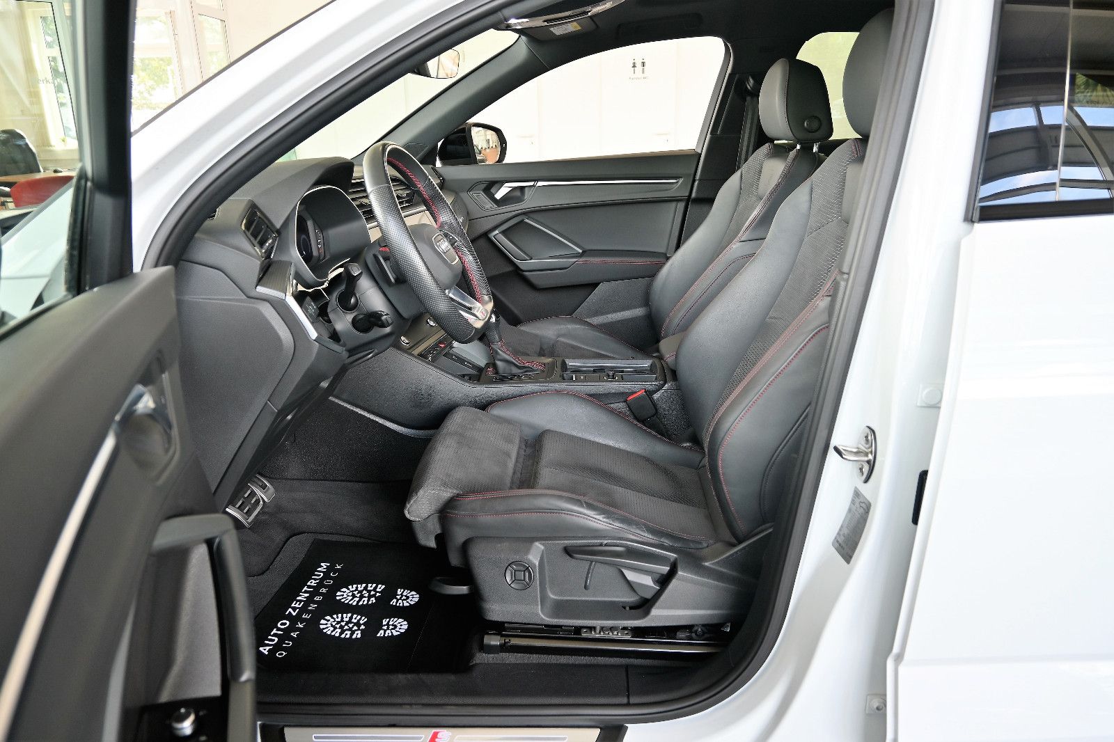 Audi Q3 SB 40 TFSI qu S-Line - Samsaru's Car Outlet
