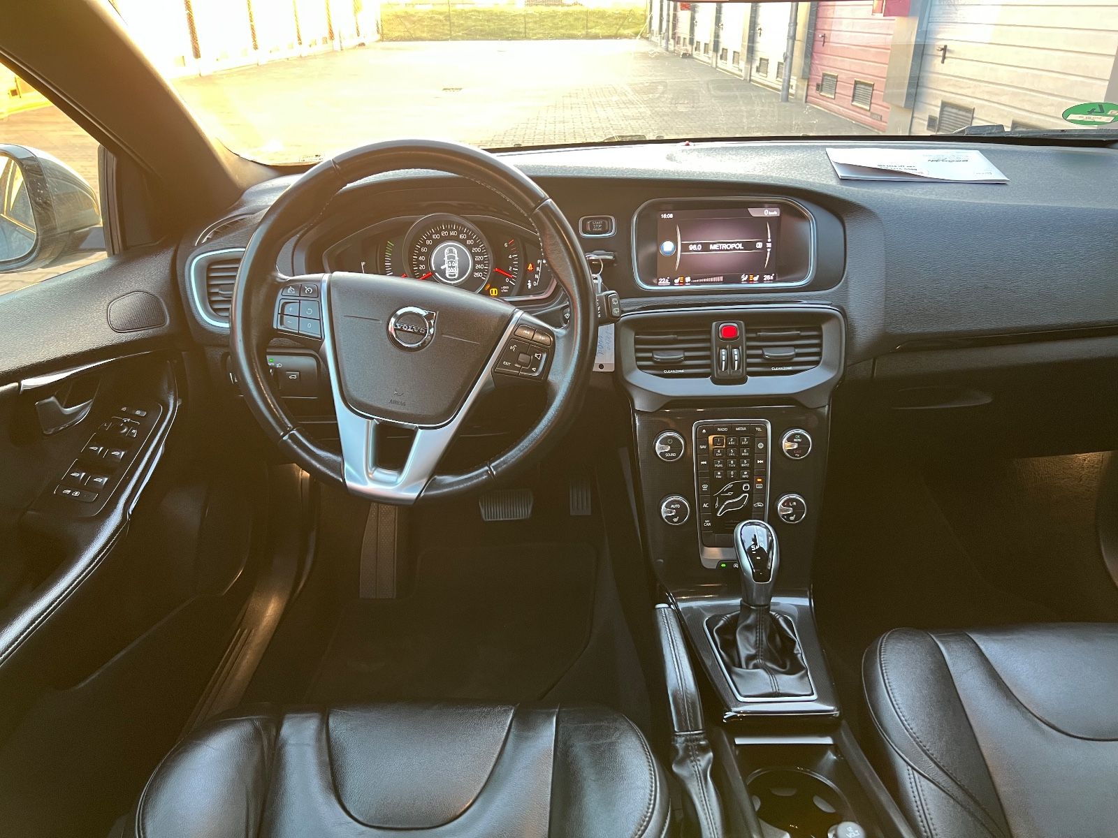 Volvo V40 Linje Svart+Kamera+LED+Tempomat+Start-Stop