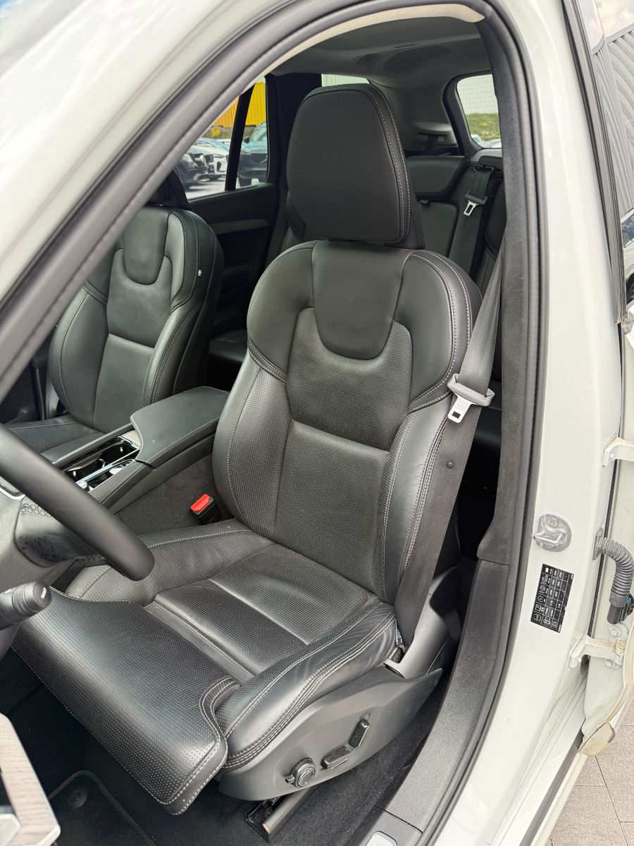 Volvo XC90 B5 AWD DIESEL+ULTIMATE+VOLLAUSTTATUNG+22"