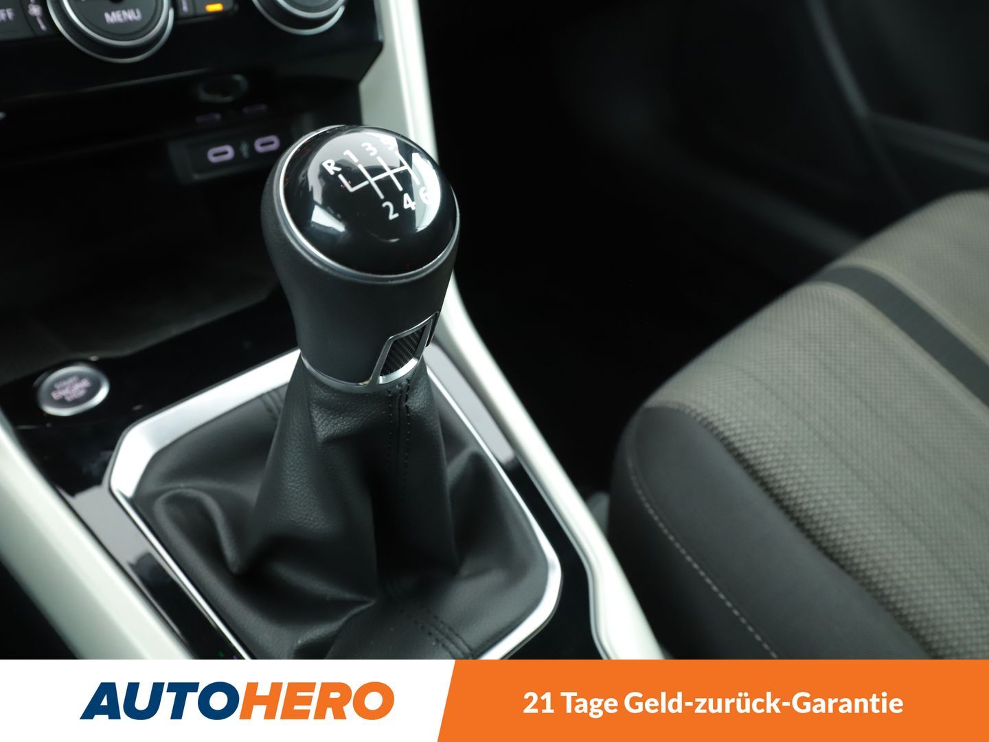Volkswagen T-Roc 1.5 TSI ACT Style - Samsaru's Car Outlet