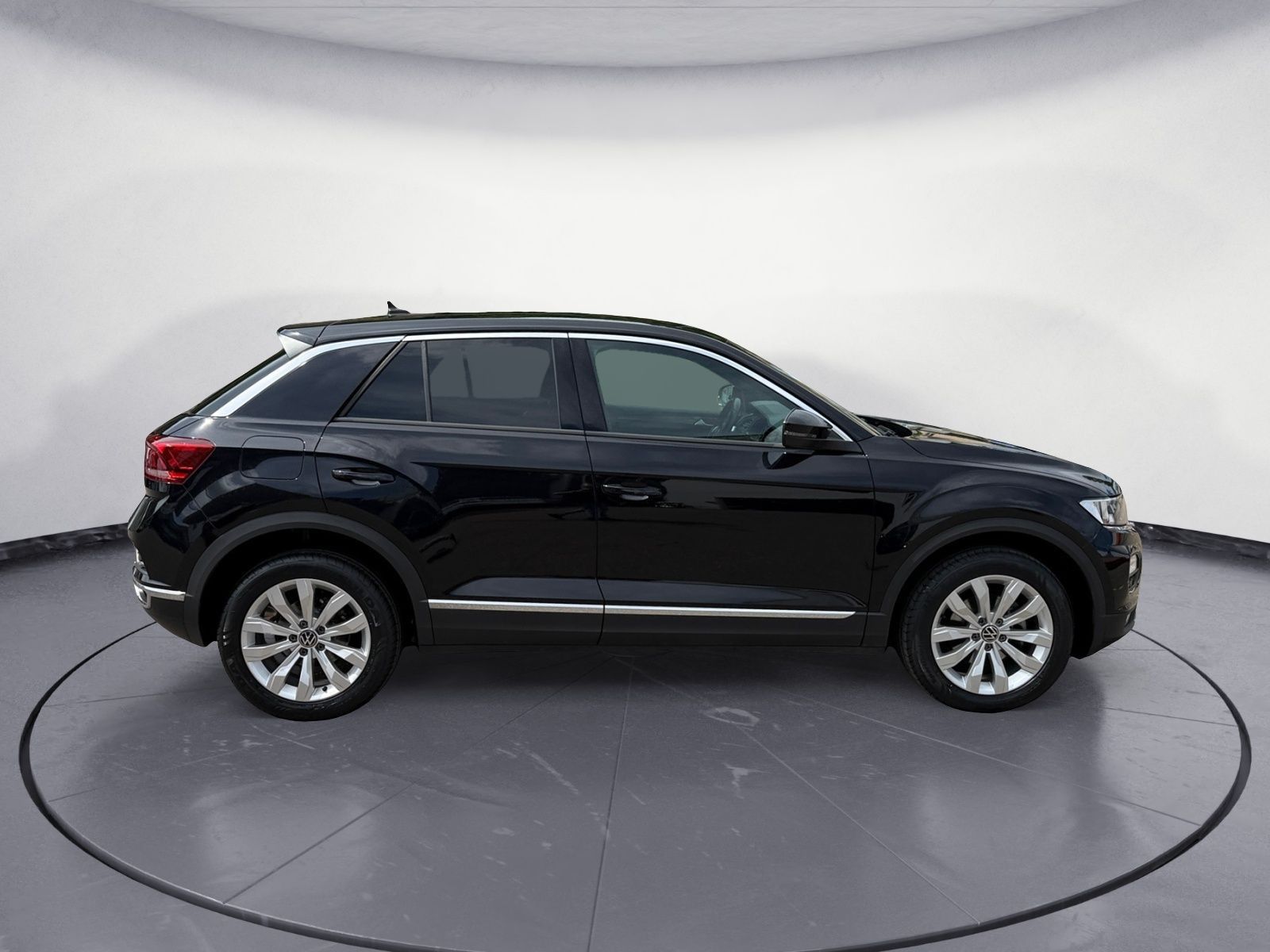Volkswagen T-Roc 1.5 TSI ACT Sport - Samsaru's Car Outlet